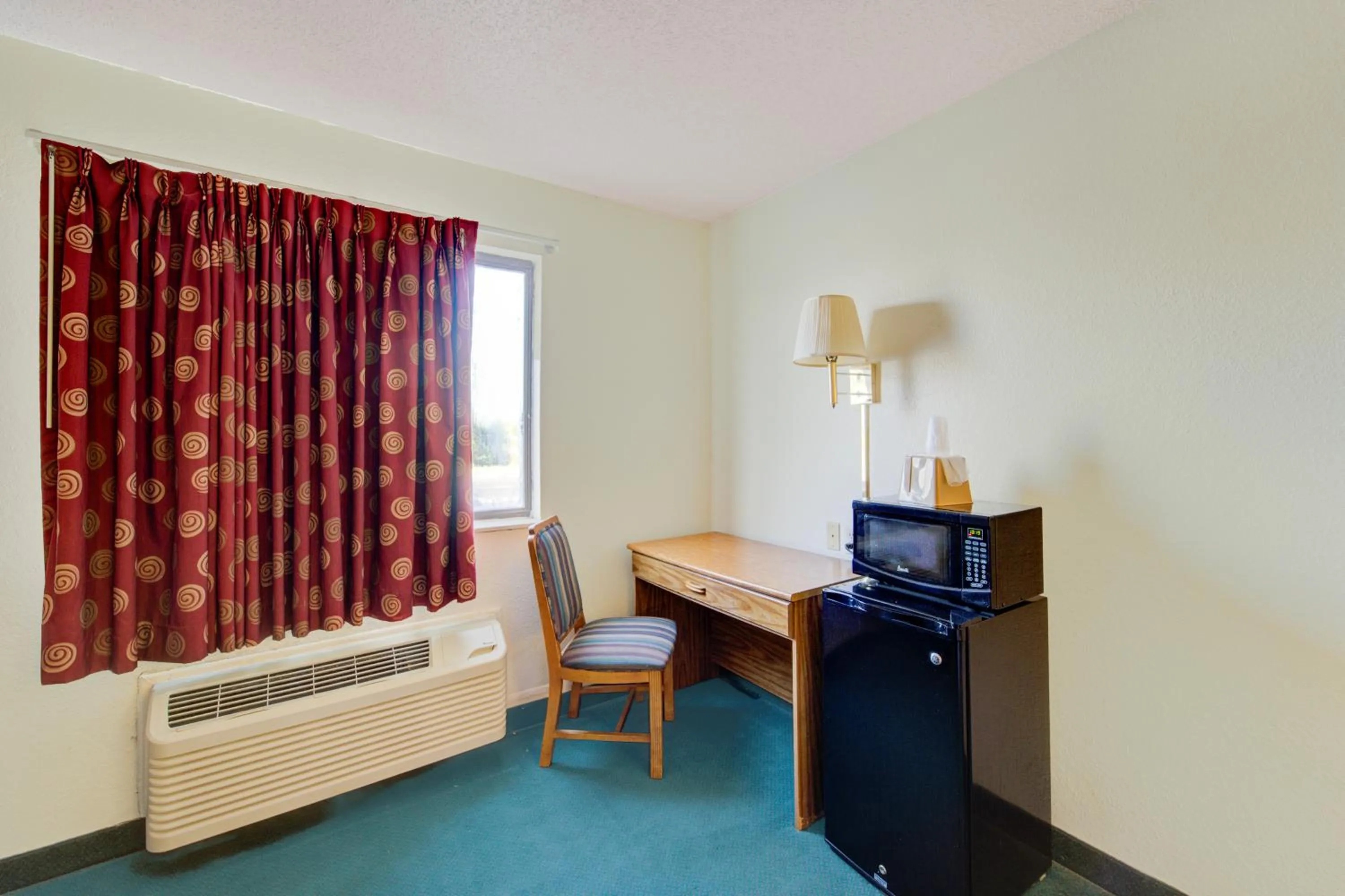 Bedroom in Capital O Amerihost Inn and Suites Mexico Hwy 54 MO