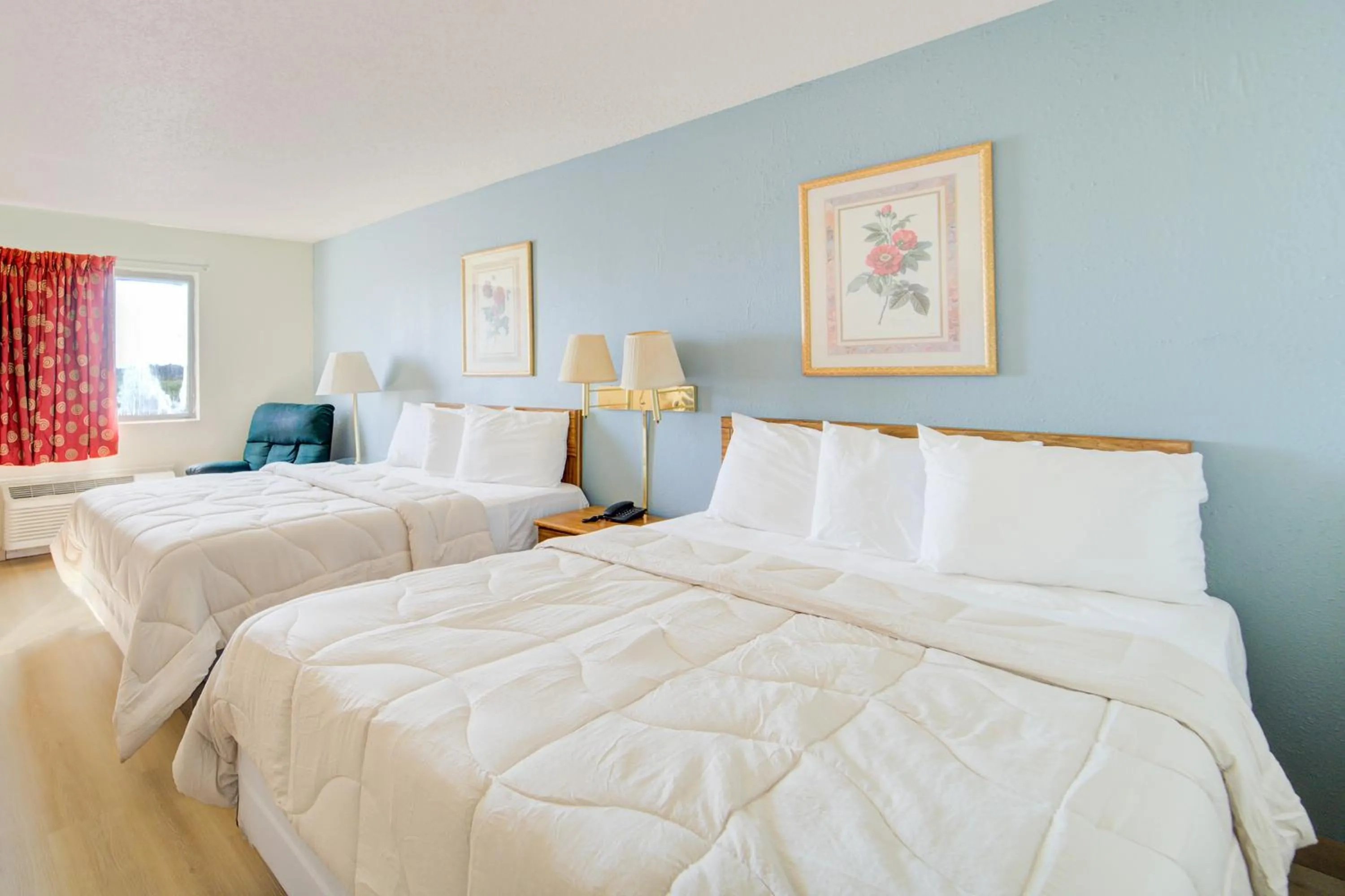 Bedroom, Bed in Capital O Amerihost Inn and Suites Mexico Hwy 54 MO