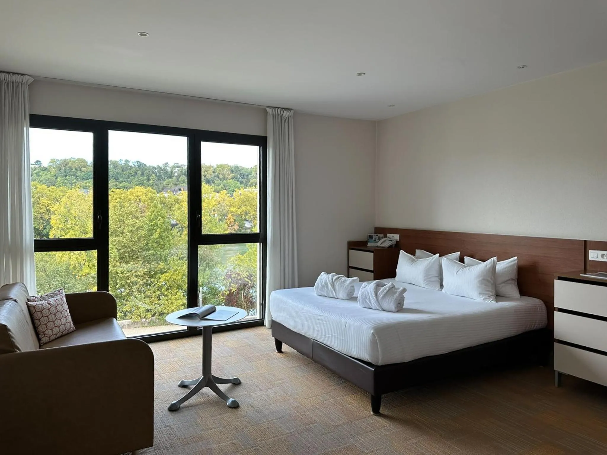 Bedroom, Bed in Hôtel Lyon Métropole & Spa