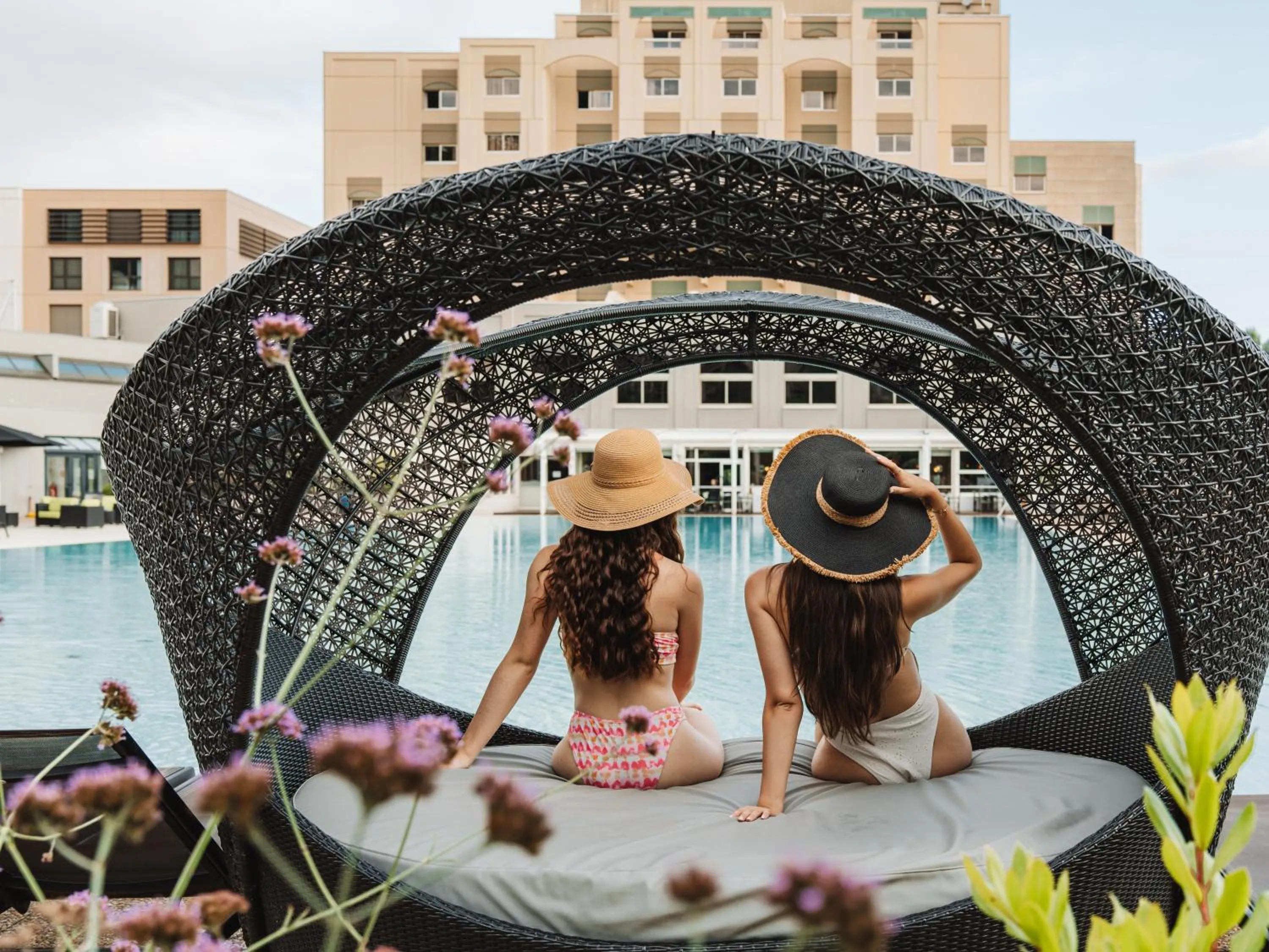 Patio in Hôtel Lyon Métropole & Spa