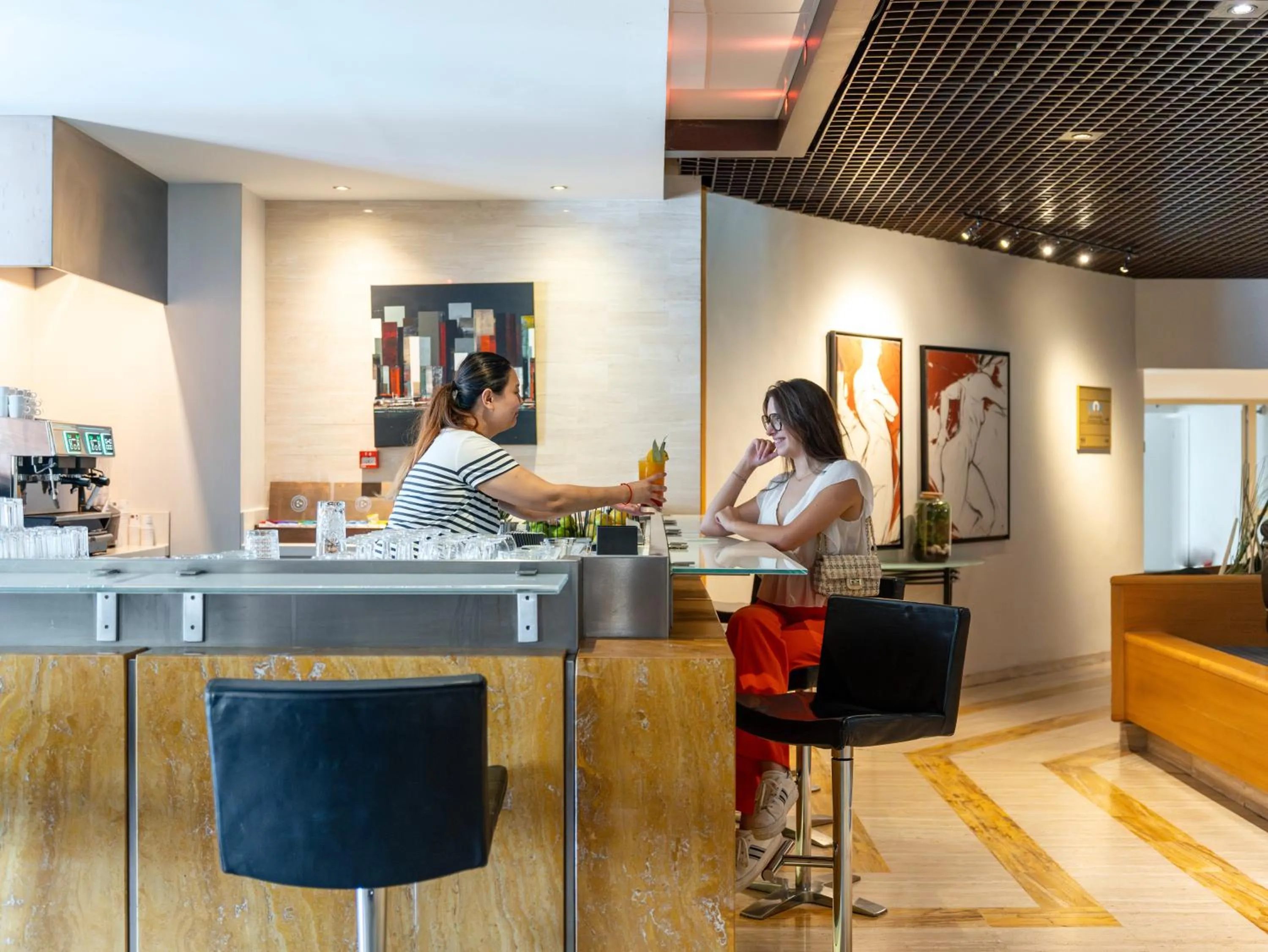 Staff in Hôtel Lyon Métropole & Spa