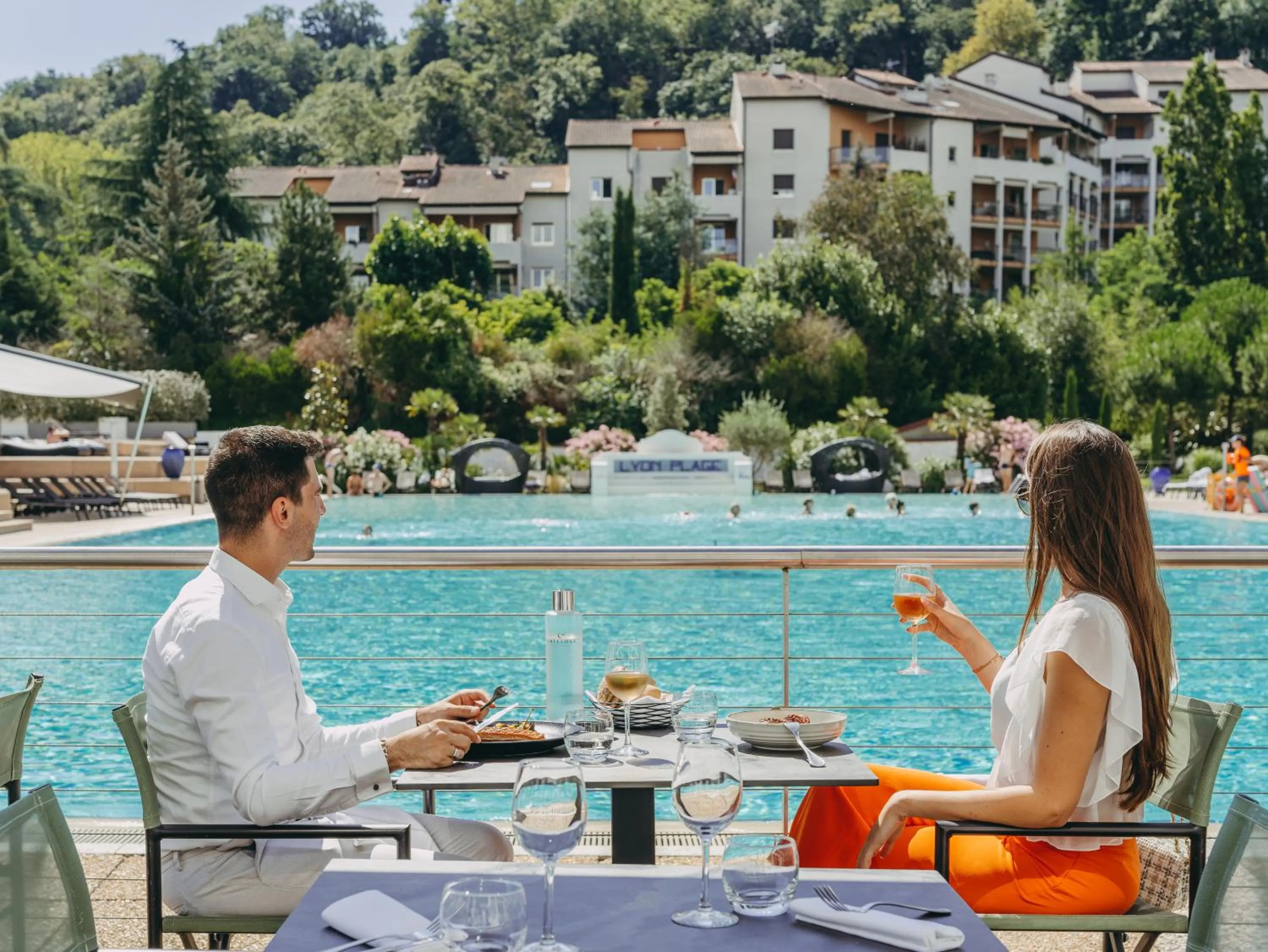 Patio in Hôtel Lyon Métropole & Spa
