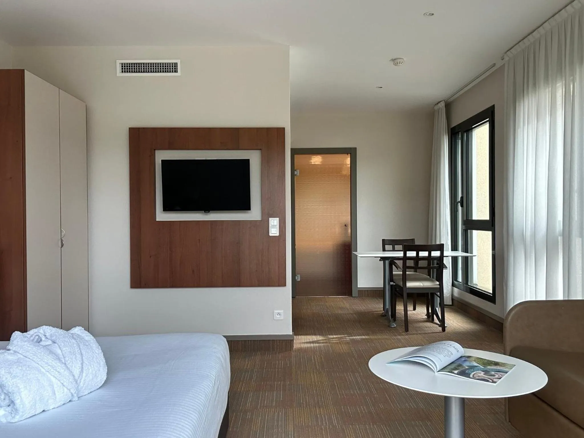 Photo of the whole room, Bed in Hôtel Lyon Métropole & Spa