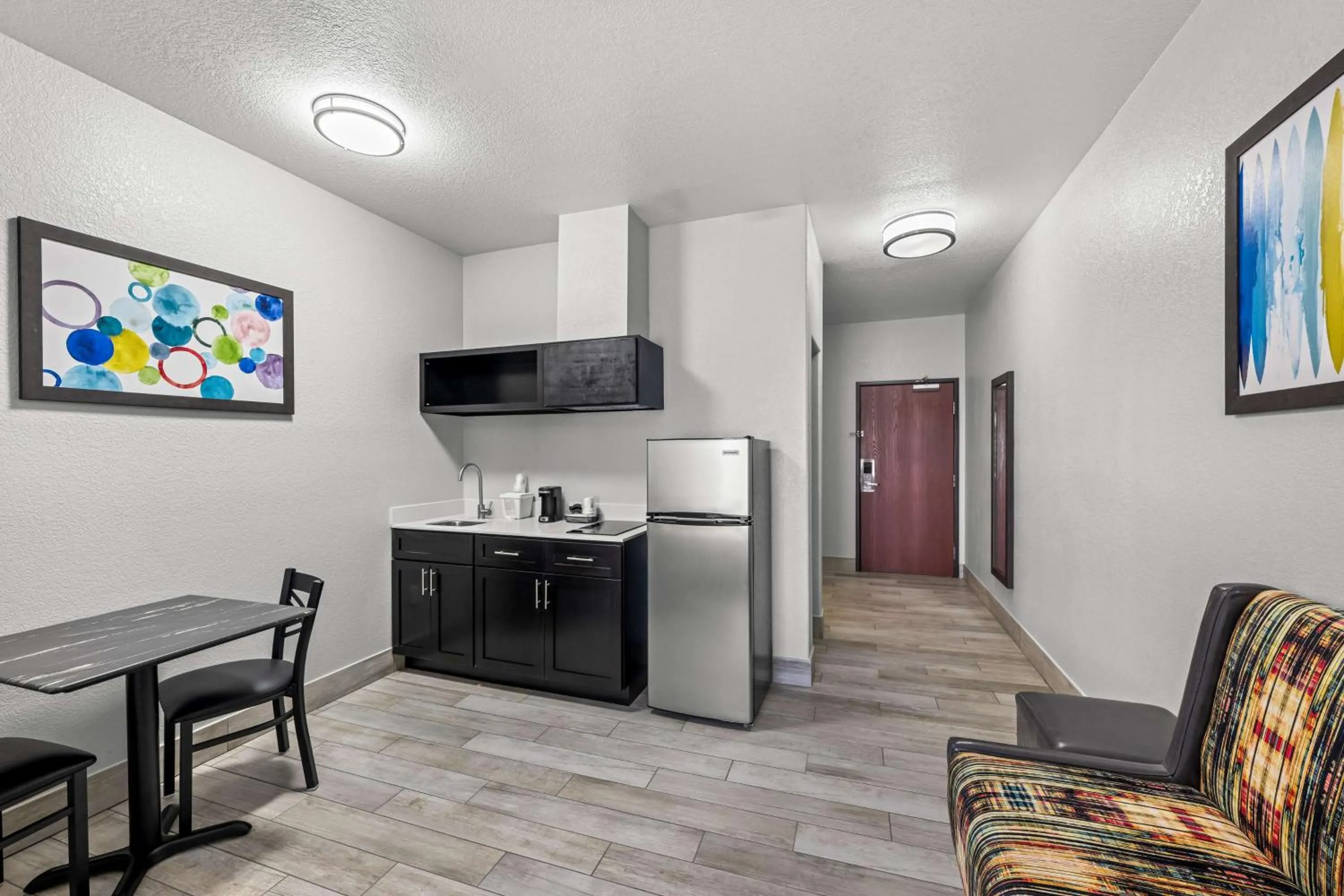 Kitchen or kitchenette in Best Western Palace Inn & Suites