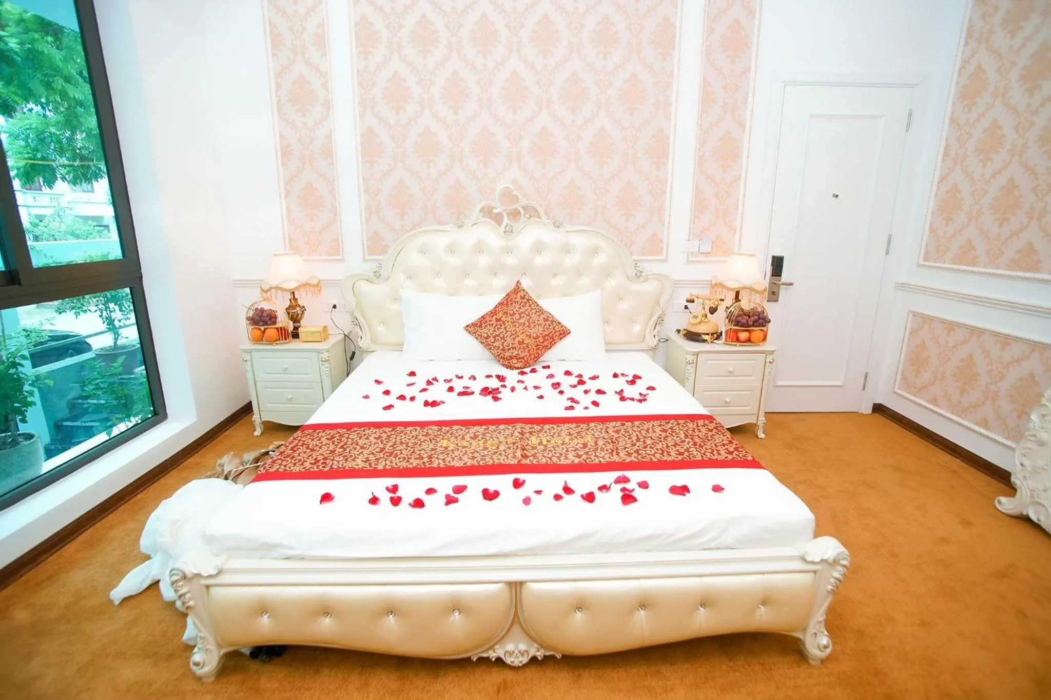 Bed in King's Hotel Yên Hòa