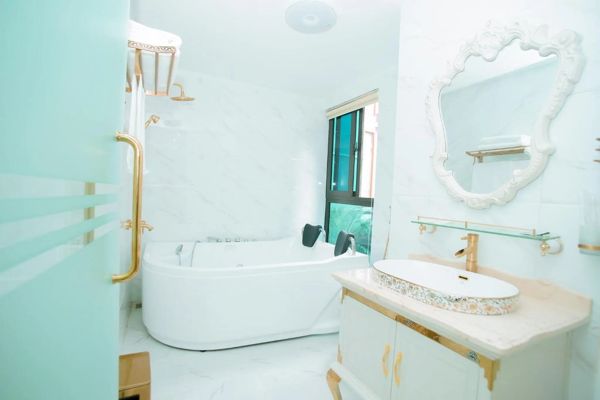 King's Hotel Yên Hòa