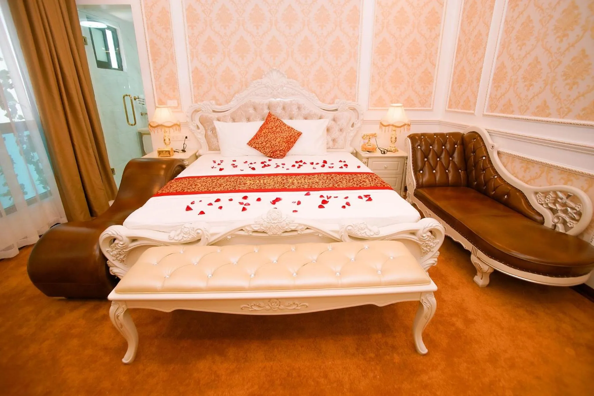 Bed in King's Hotel Yên Hòa