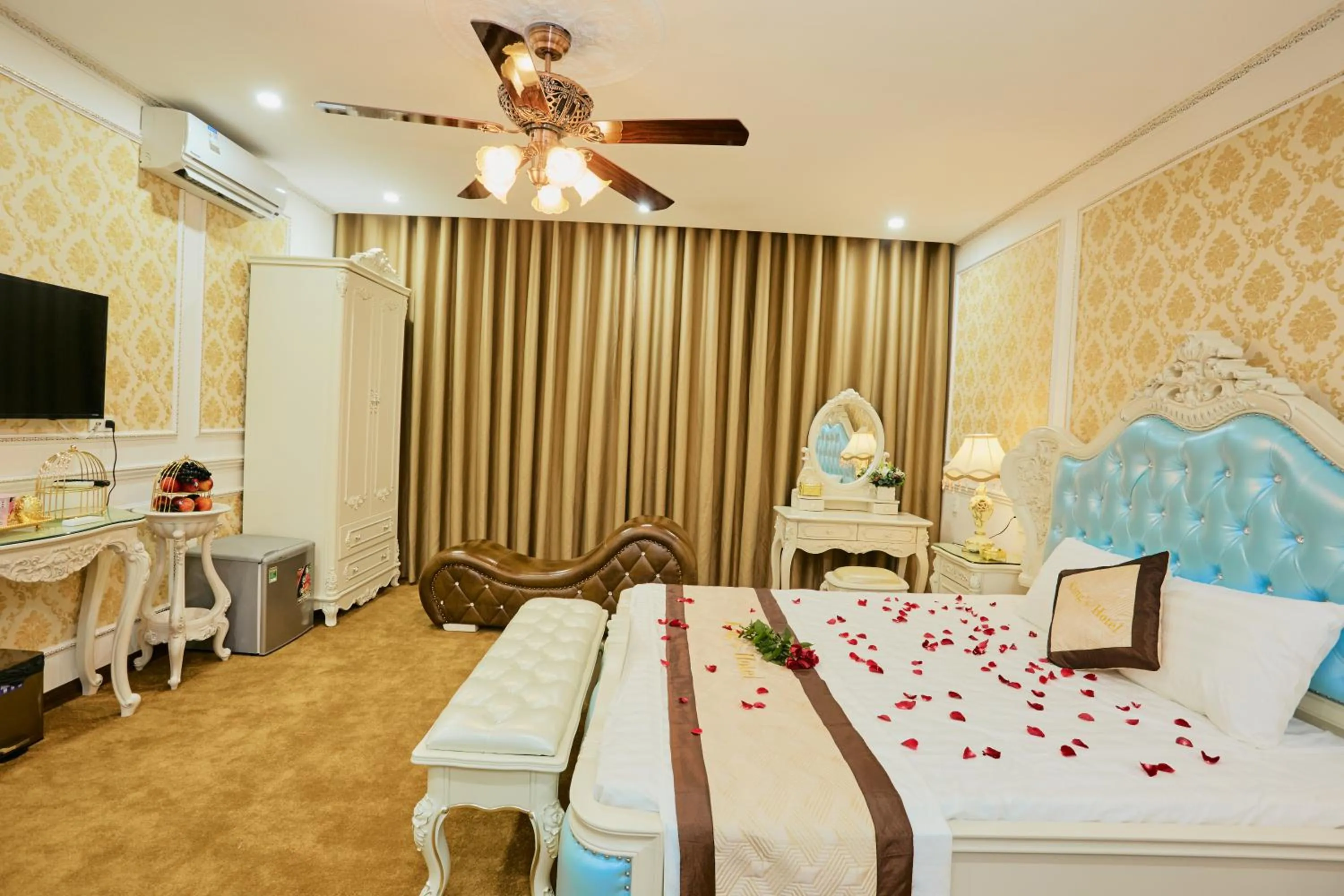 Bed in King's Hotel Yên Hòa