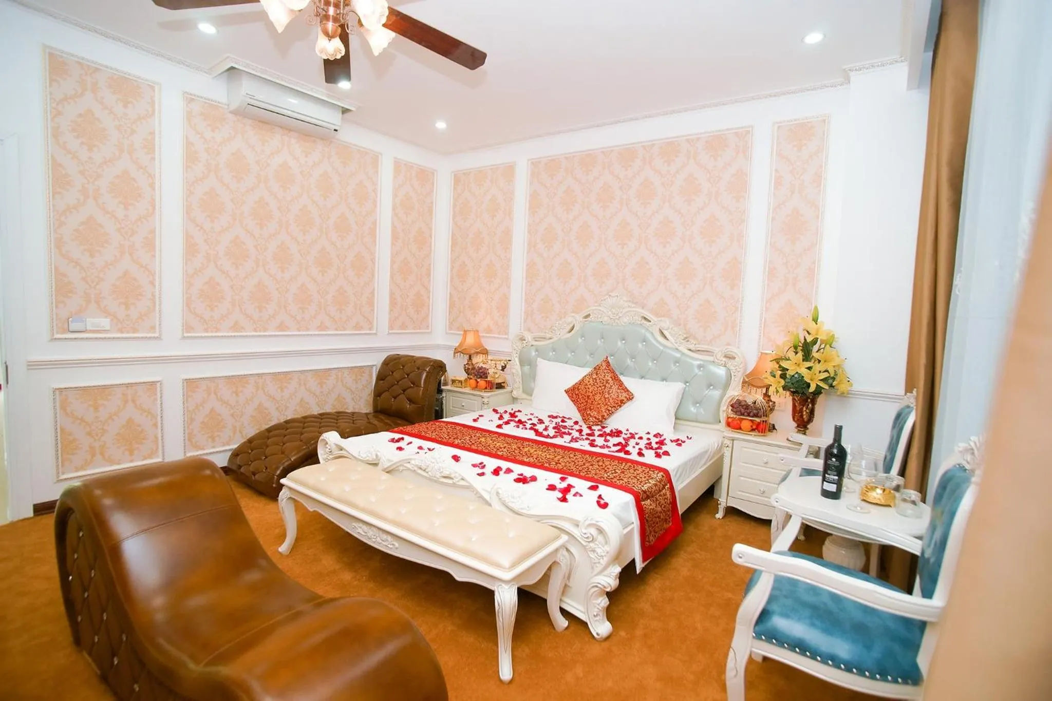 Bed in King's Hotel Yên Hòa