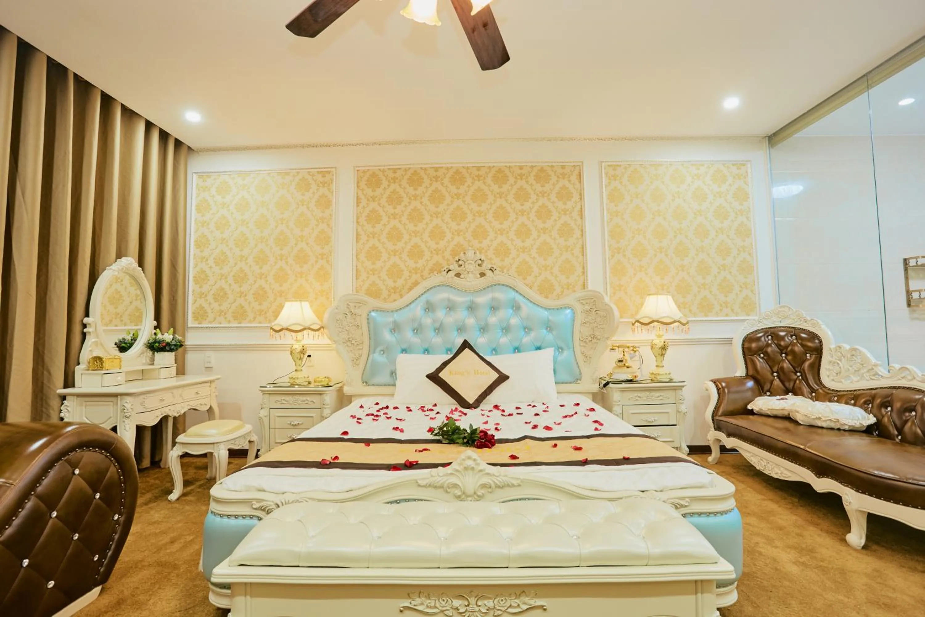 Bed in King's Hotel Yên Hòa