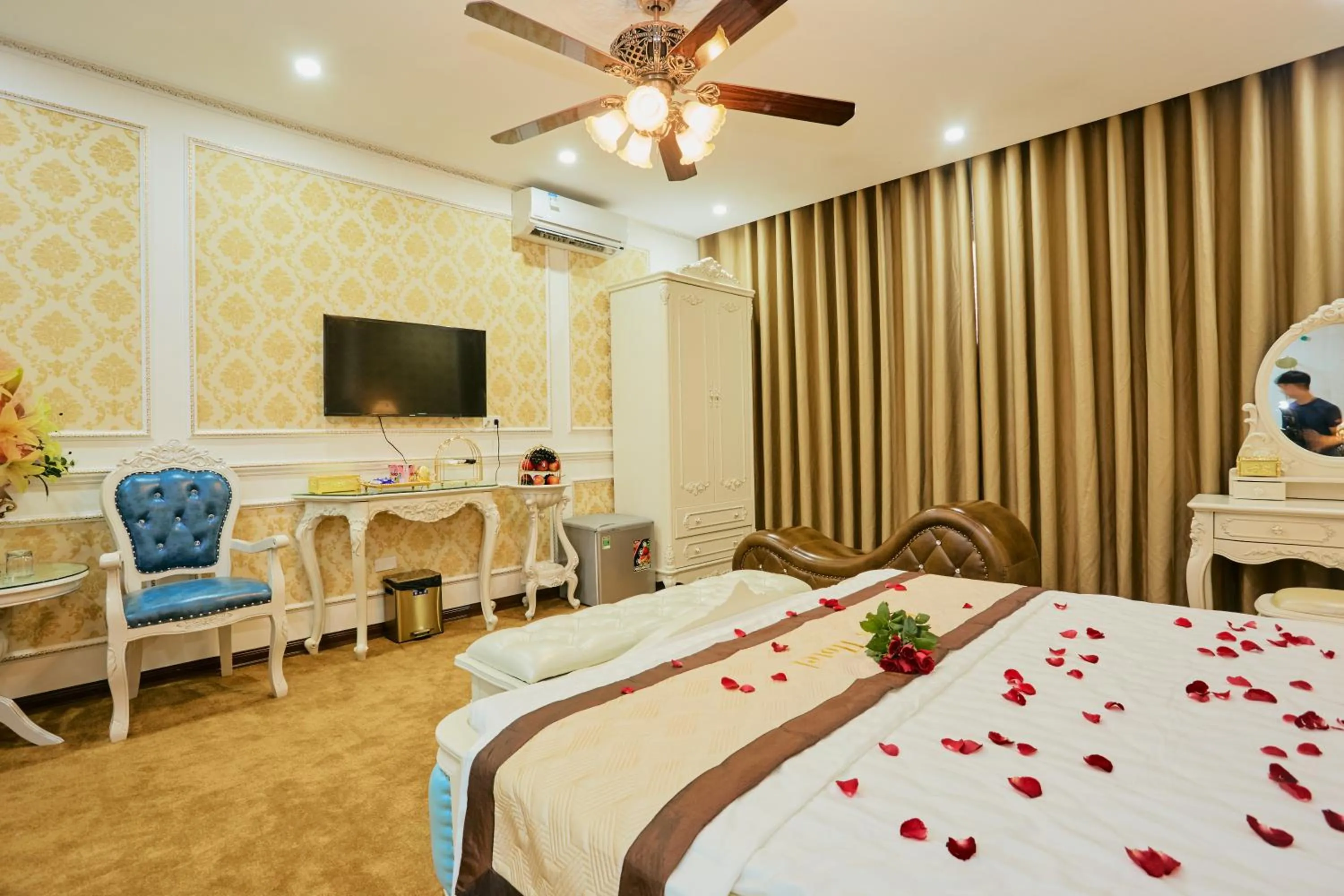 Bed in King's Hotel Yên Hòa