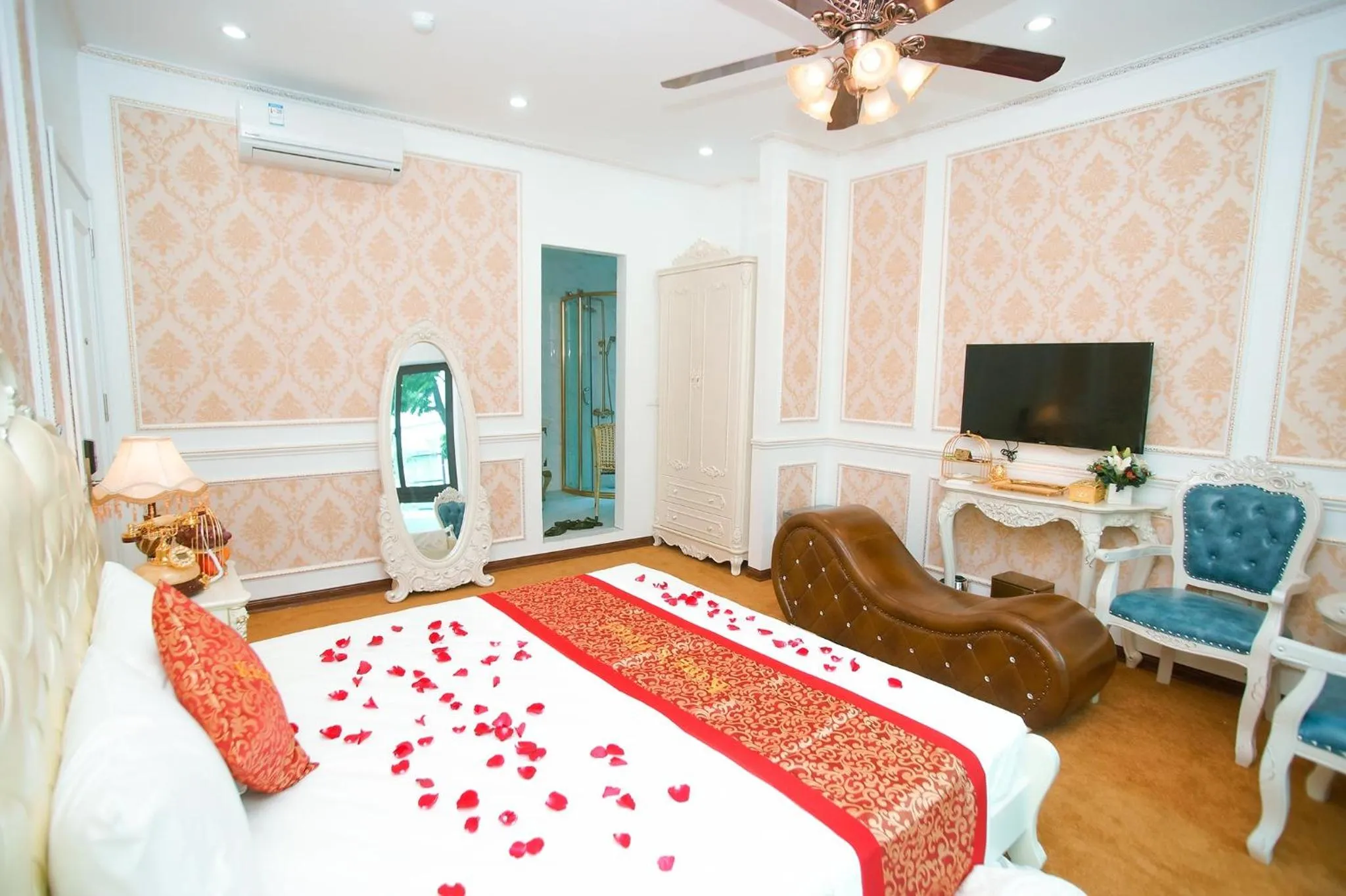 Bed in King's Hotel Yên Hòa