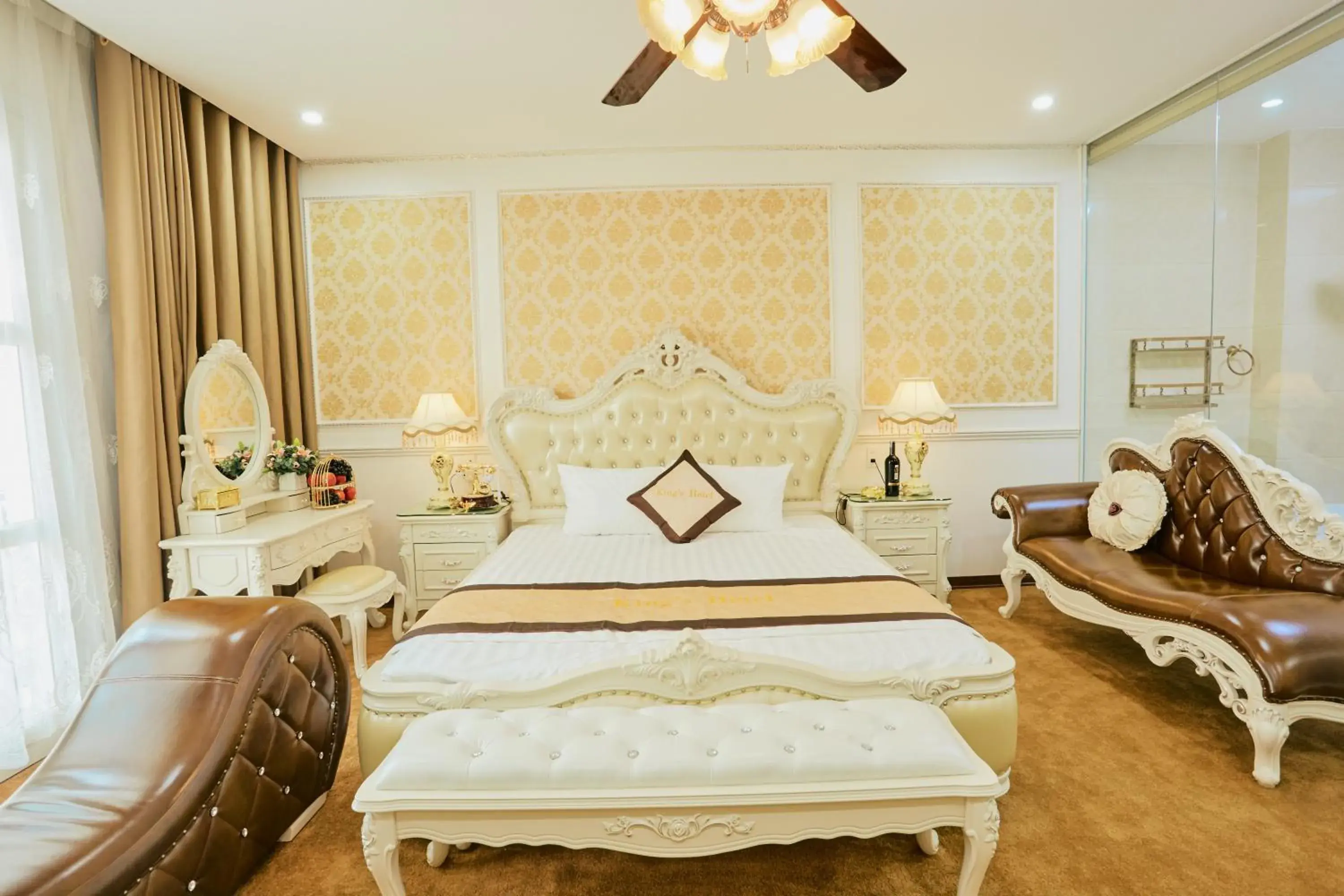 Deluxe King Room - single occupancy in King's Hotel Yên Hòa Deluxe King Room - single occupancy in King's Hotel Yên Hòa