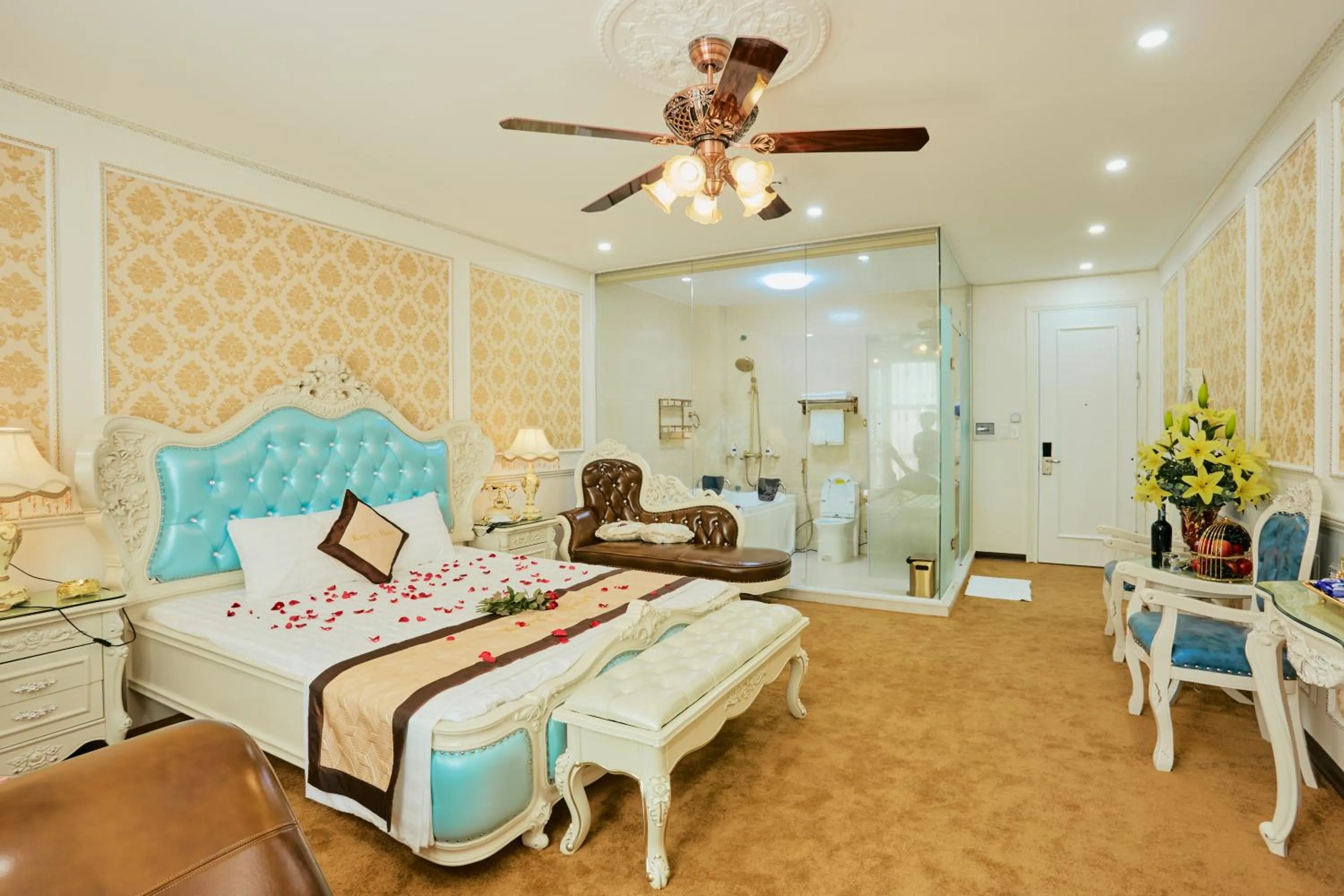 Bed in King's Hotel Yên Hòa