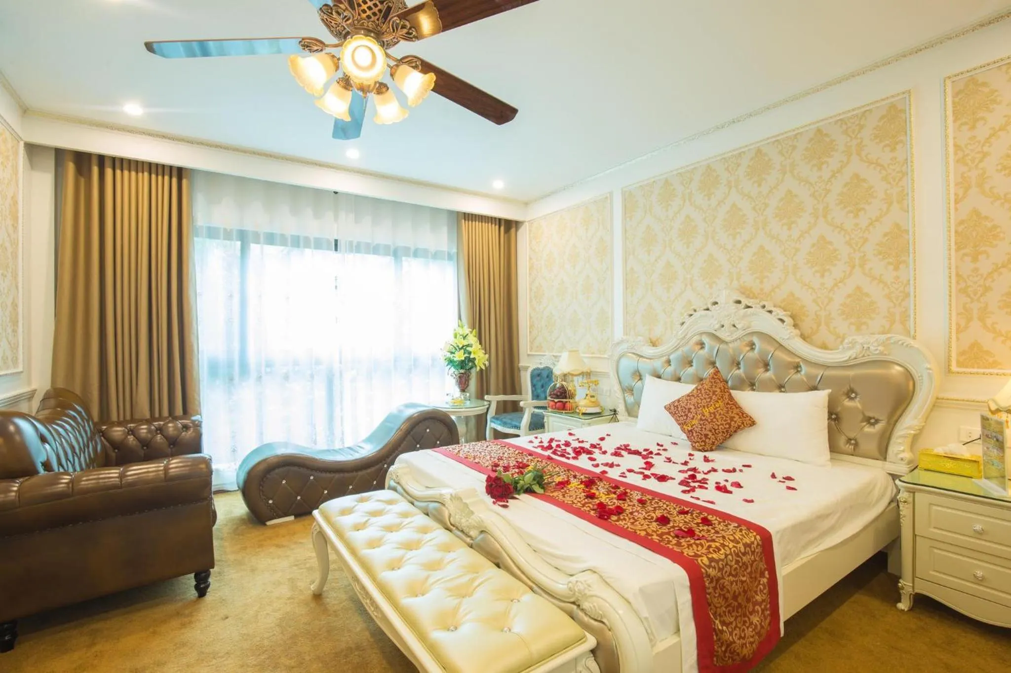 Bed in King's Hotel Yên Hòa