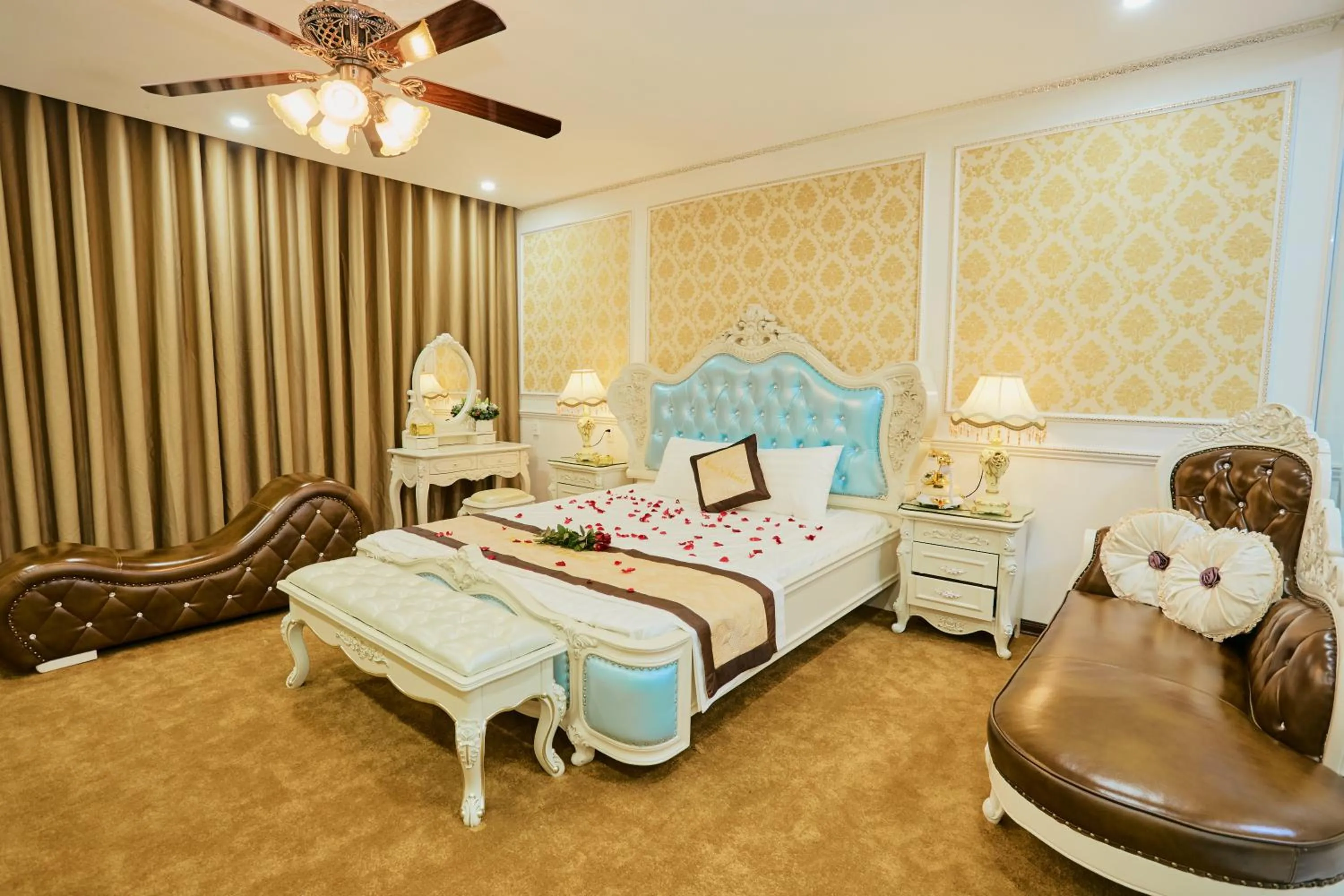 Bed in King's Hotel Yên Hòa