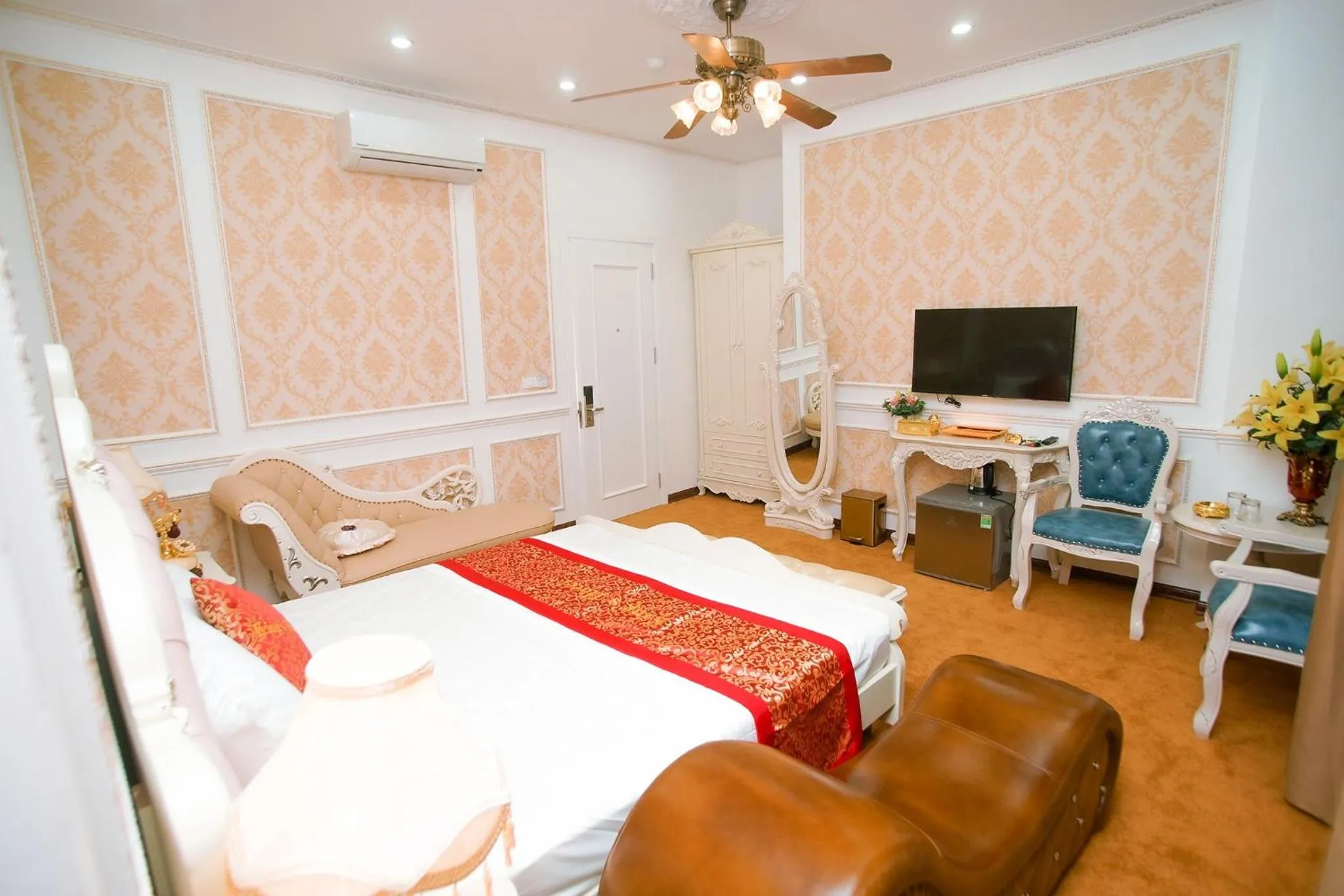 Bed in King's Hotel Yên Hòa