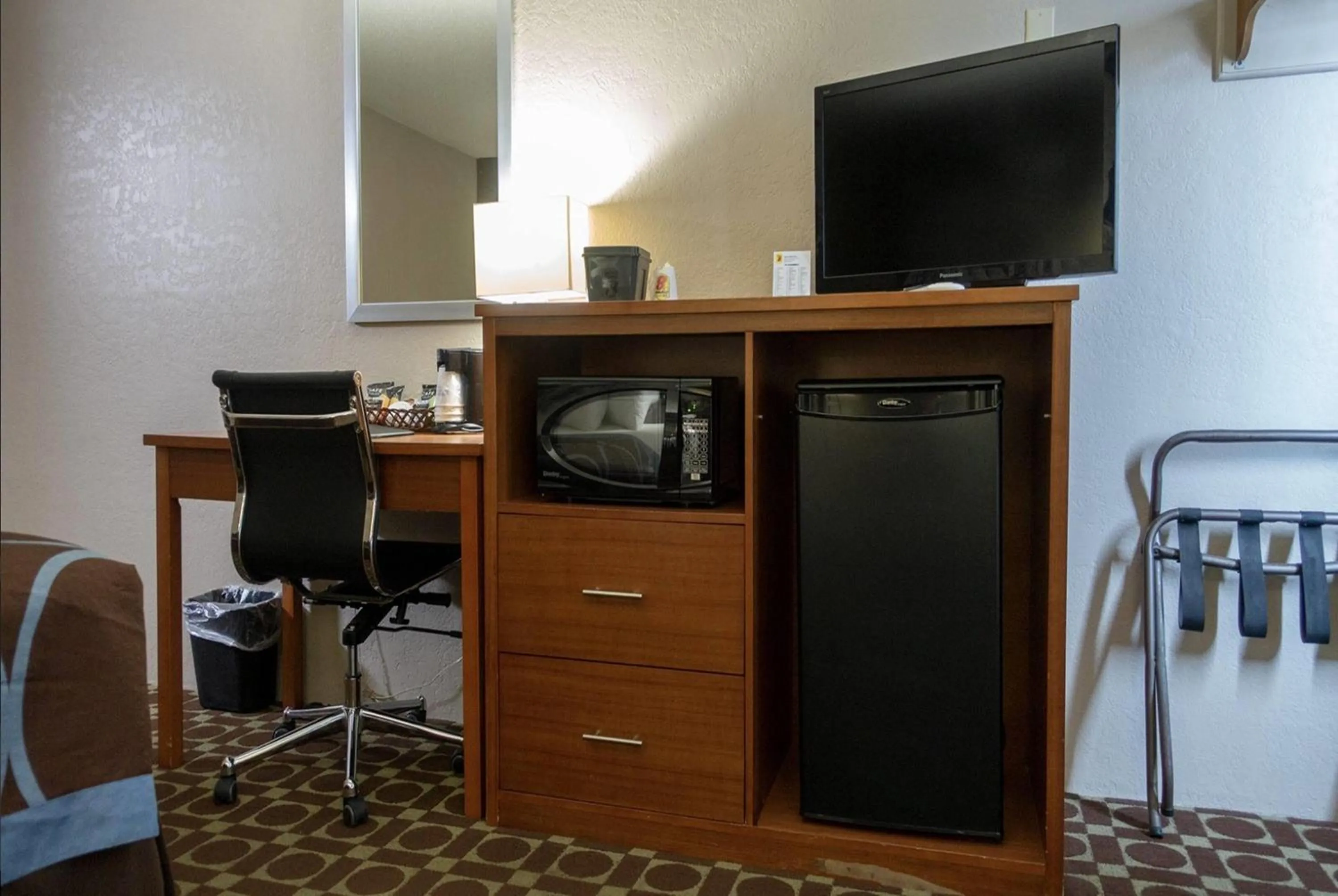 Photo of the whole room in Super 8 by Wyndham Miles City