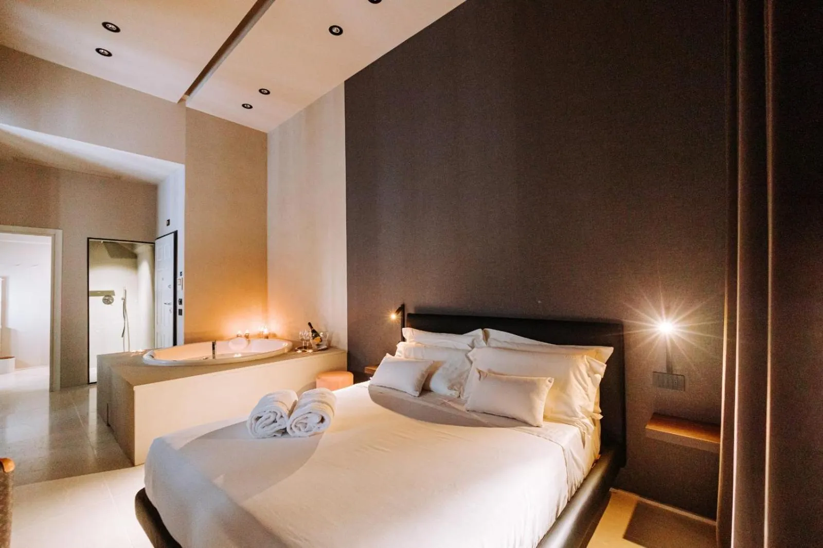 Shower, Bed in Suite1212 Boutique Hotel - Suite & Spa