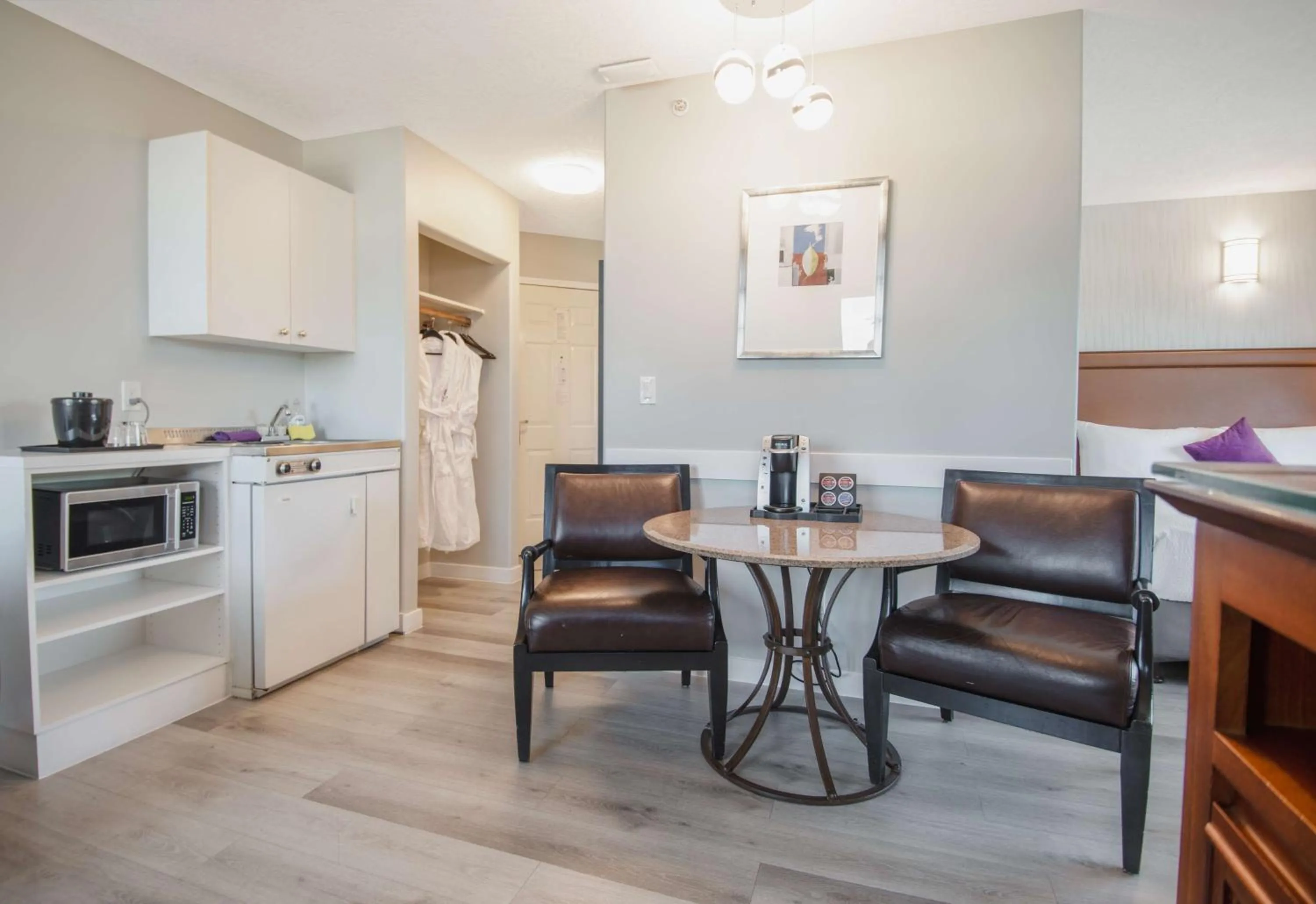 Photo of the whole room in Coast Parksville Hotel