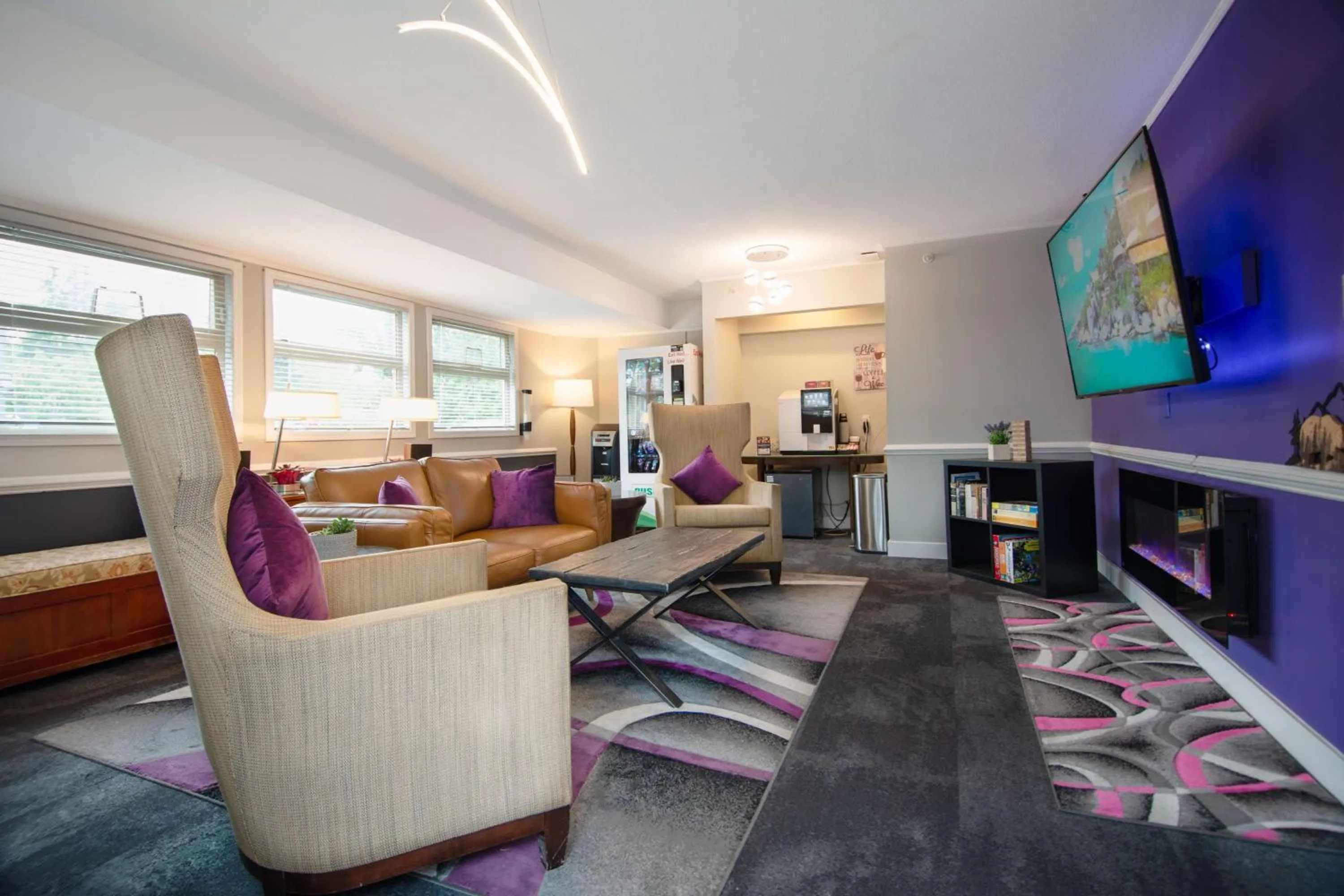 Lounge or bar in Coast Parksville Hotel