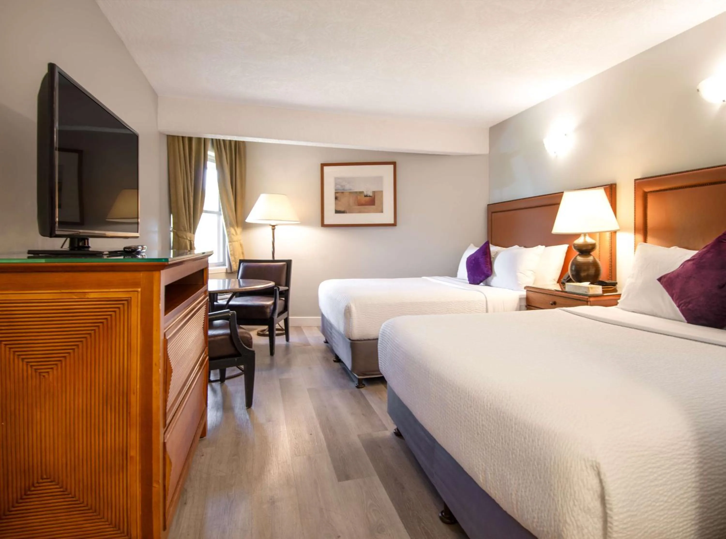 Bedroom, Bed in Coast Parksville Hotel