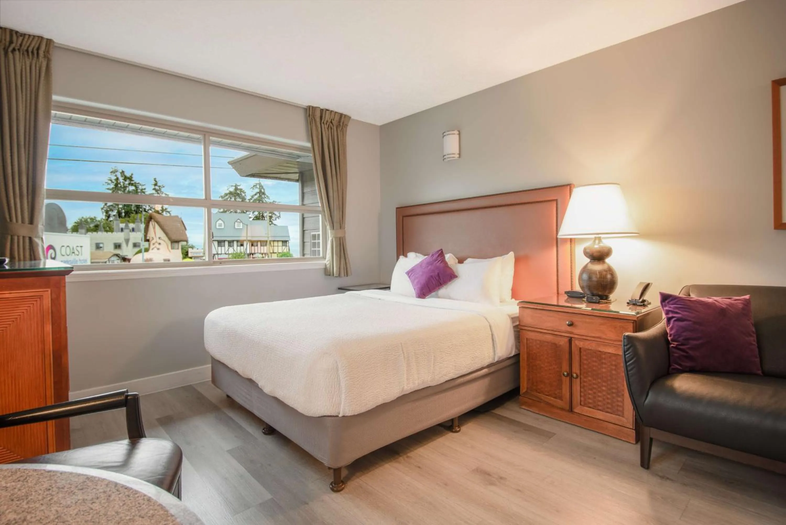 Photo of the whole room, Bed in Coast Parksville Hotel