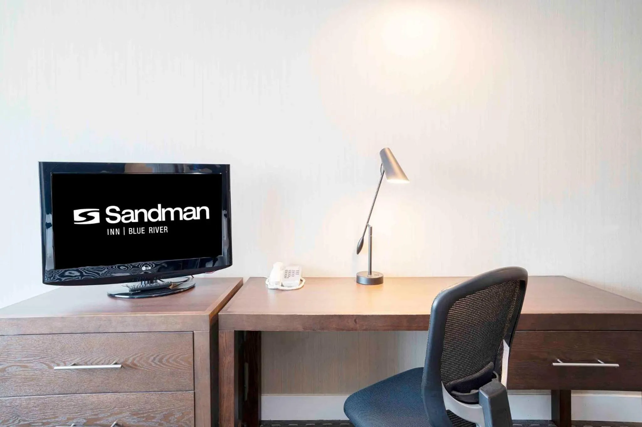 Photo of the whole room in Sandman Inn Blue River