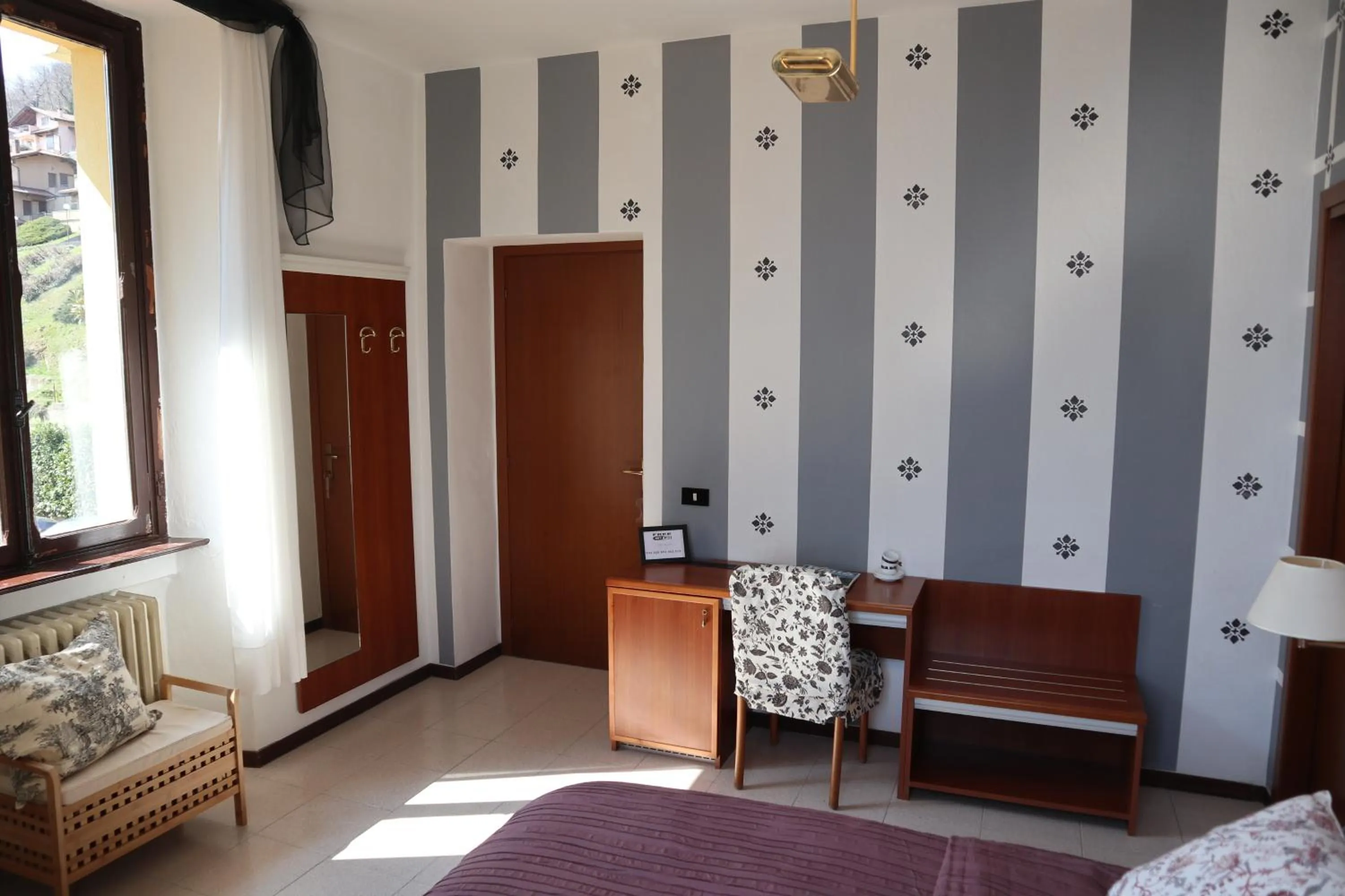 Bed in Villa Magnolia BB, Lago Maggiore (Massino Visconti, Italy)