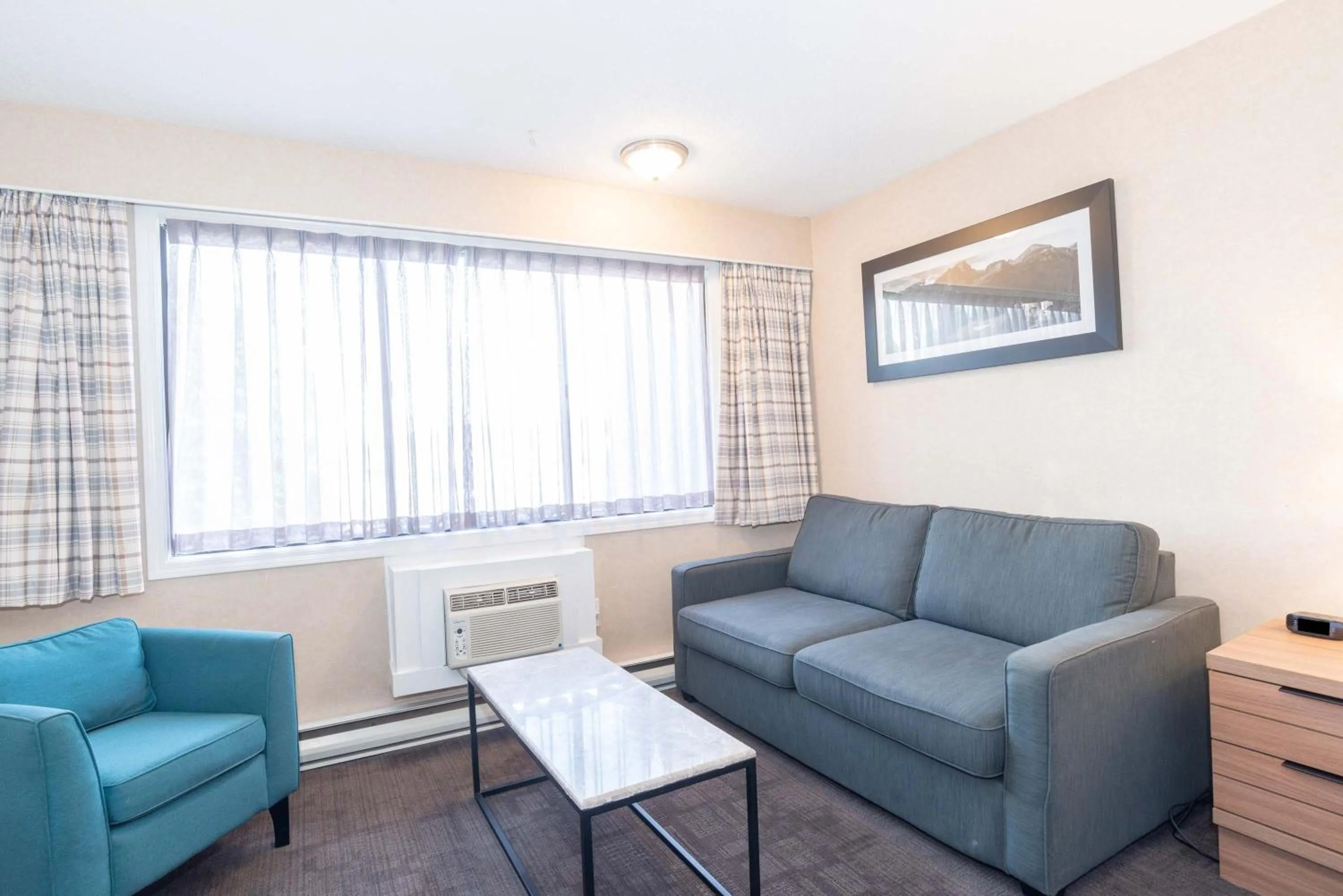 Photo of the whole room in Sandman Hotel Cranbrook