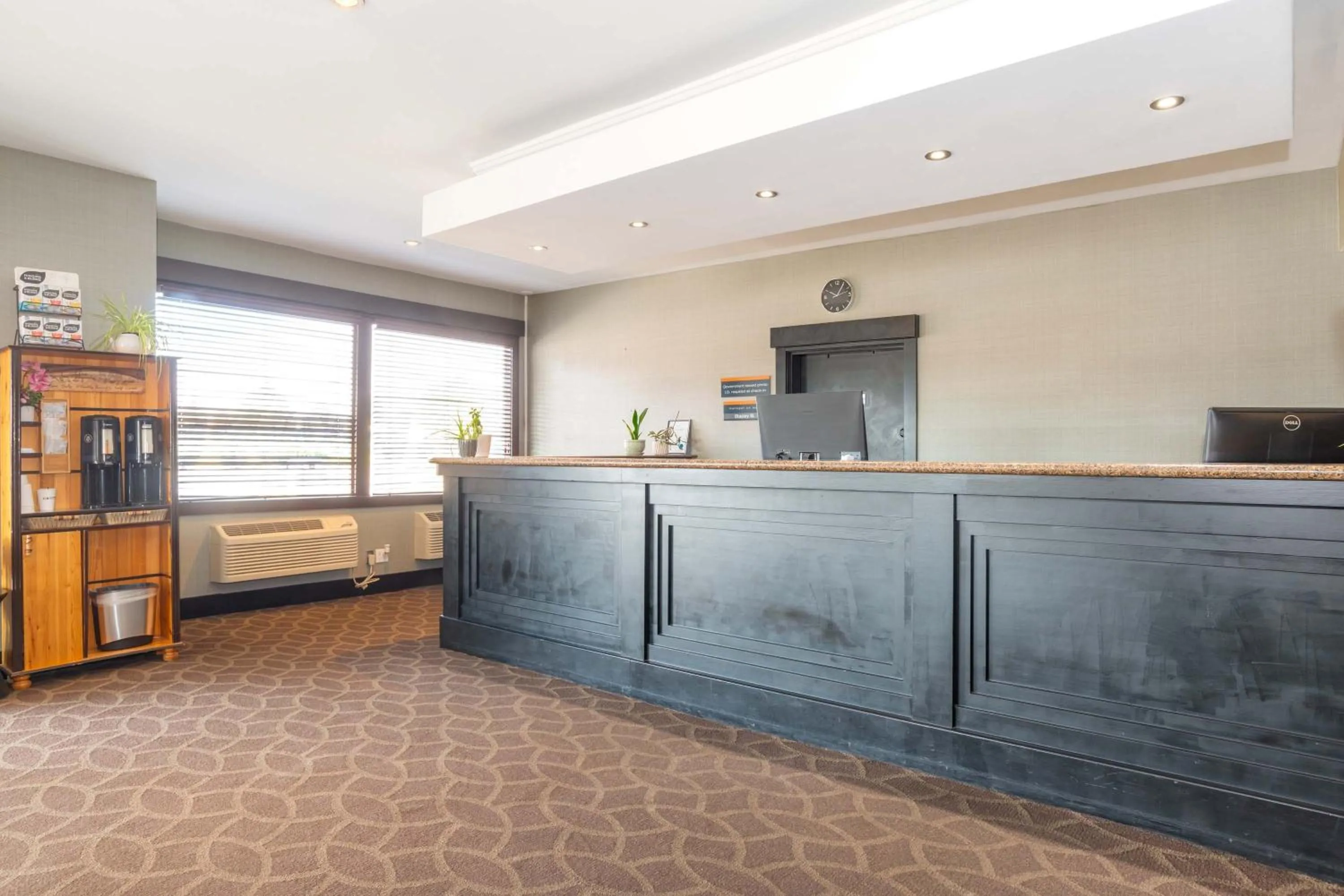 Facade/entrance in Sandman Hotel Cranbrook