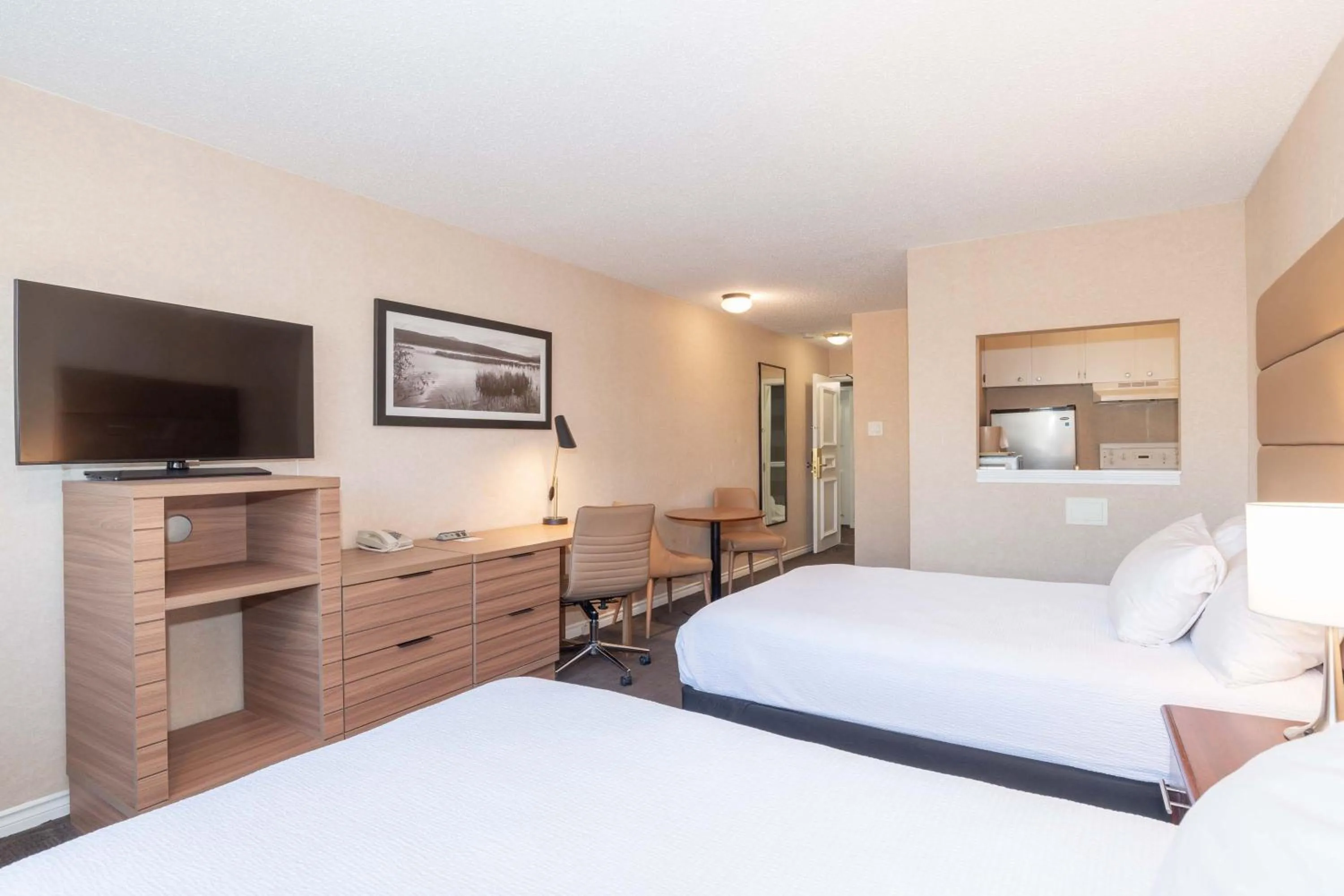 Photo of the whole room, Bed in Sandman Hotel Cranbrook