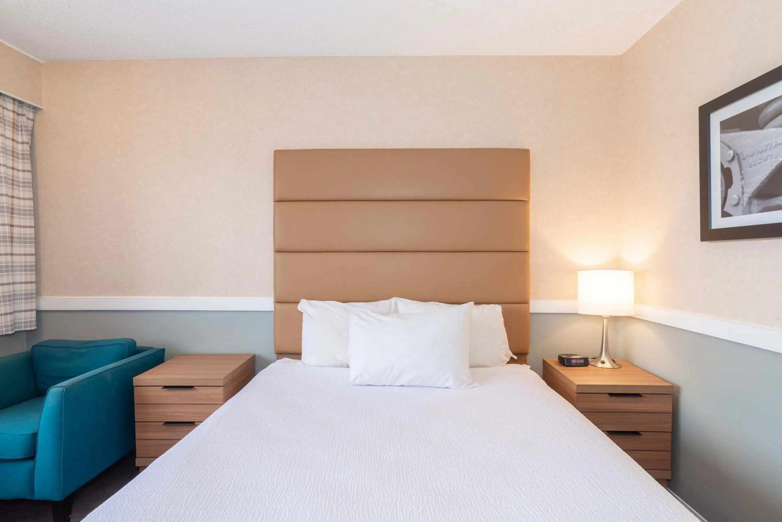 Photo of the whole room, Bed in Sandman Hotel Cranbrook