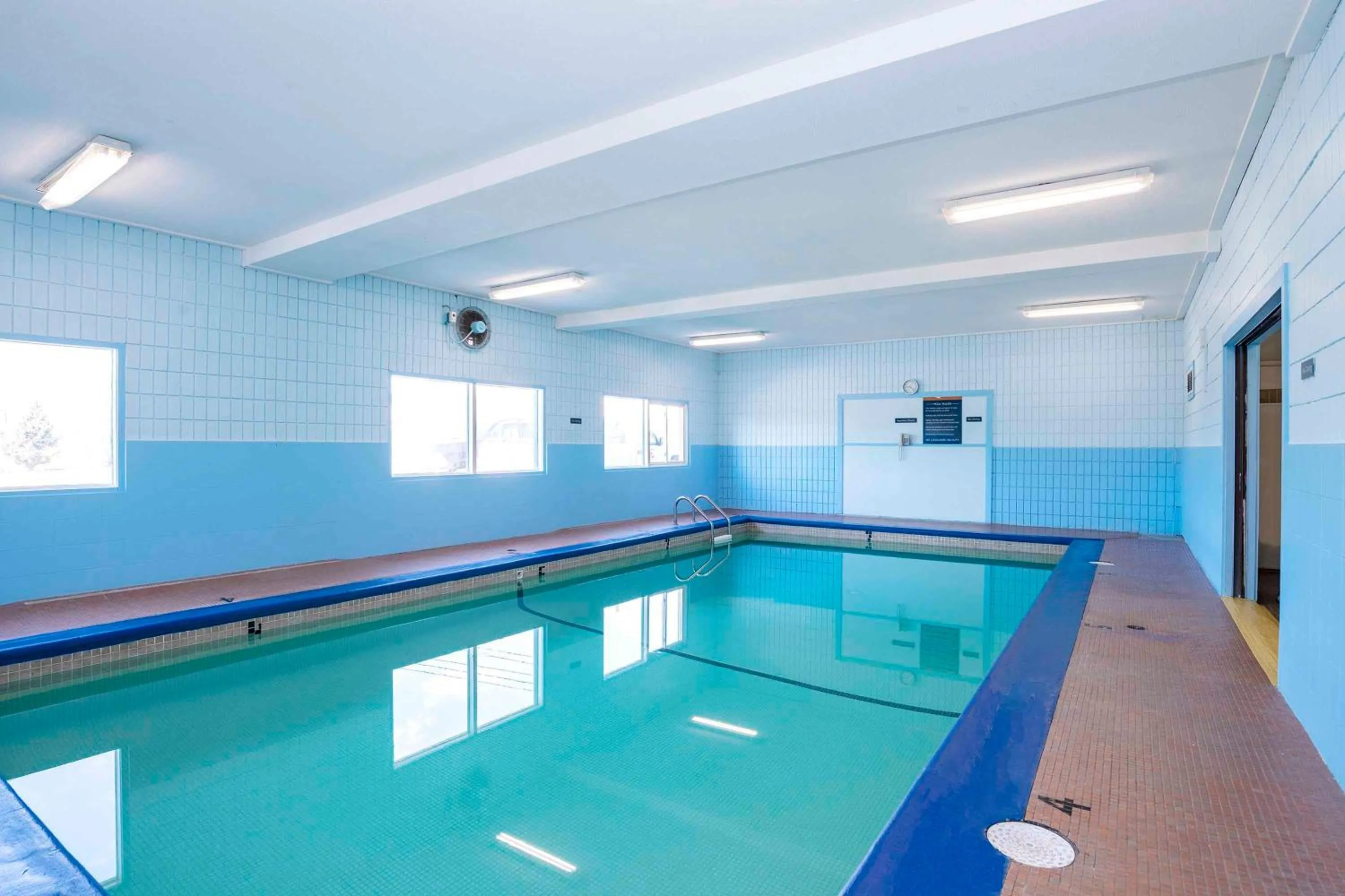 Swimming pool in Sandman Hotel Cranbrook