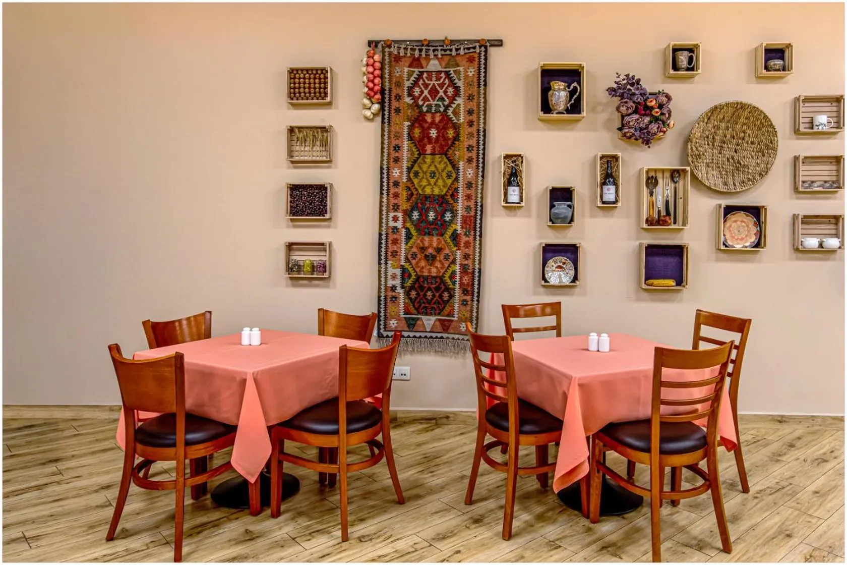 Restaurant/places to eat in Ani Grand Hotel Yerevan