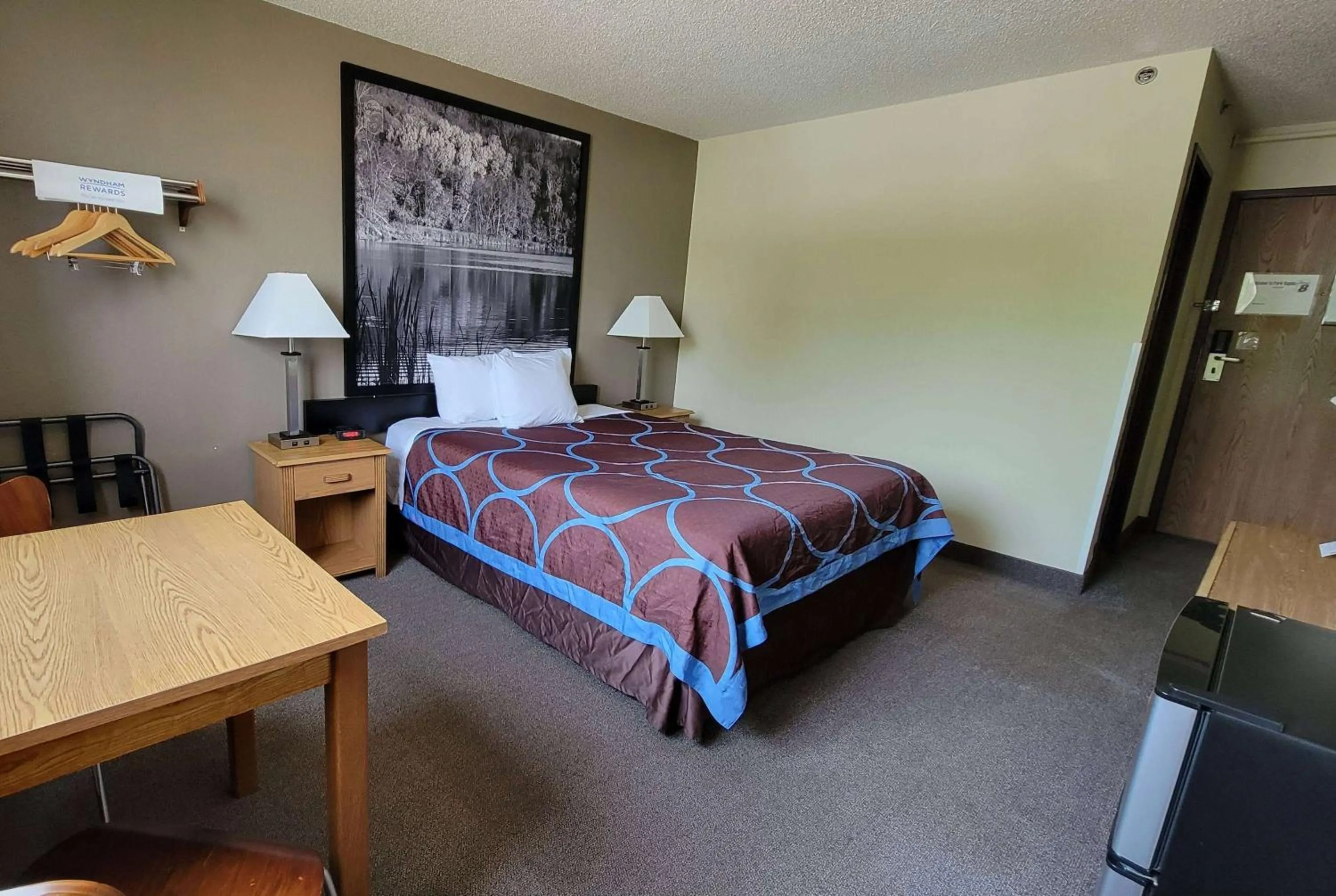Photo of the whole room, Bed in Super 8 by Wyndham Park Rapids