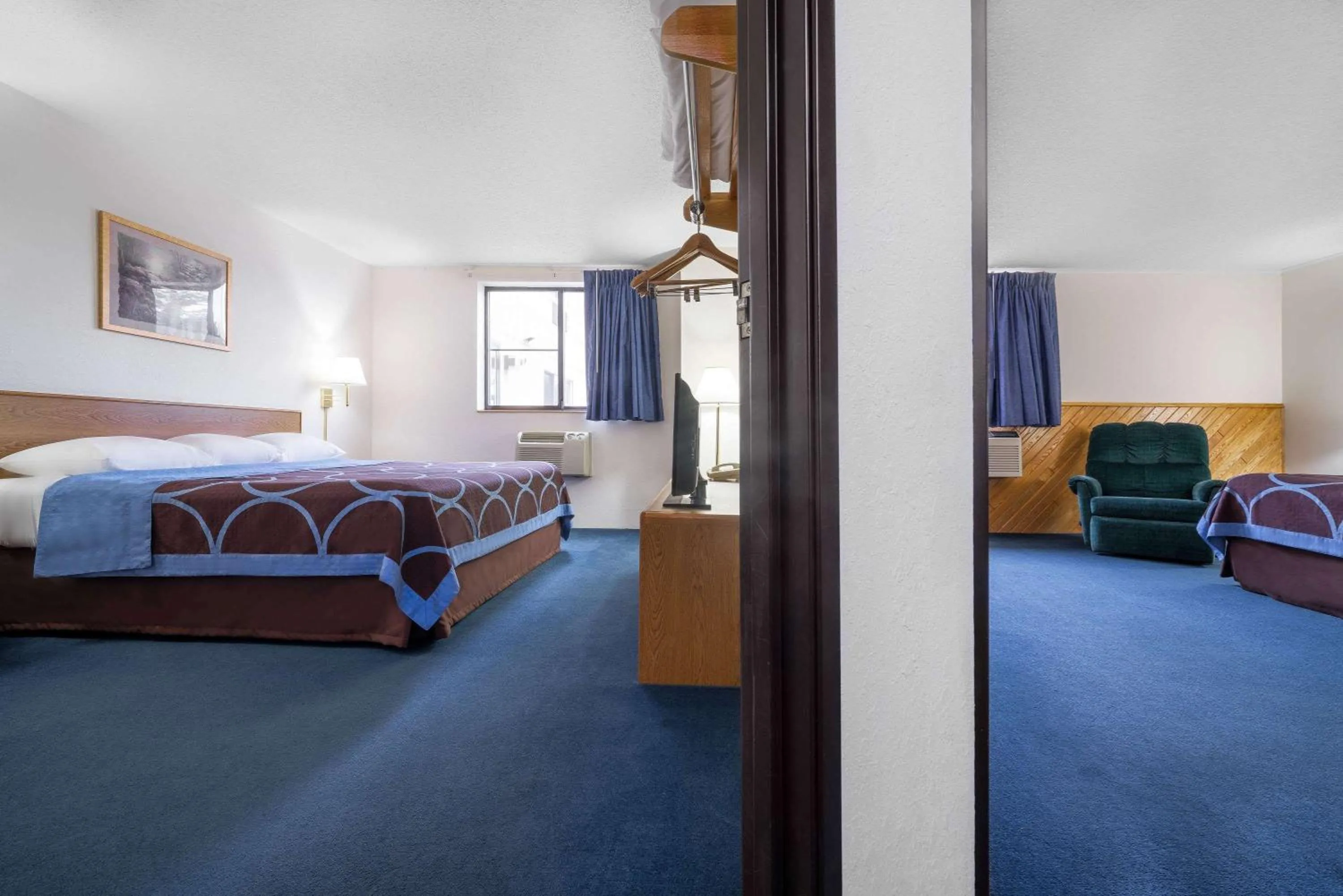 Photo of the whole room, Bed in Super 8 by Wyndham Park Rapids