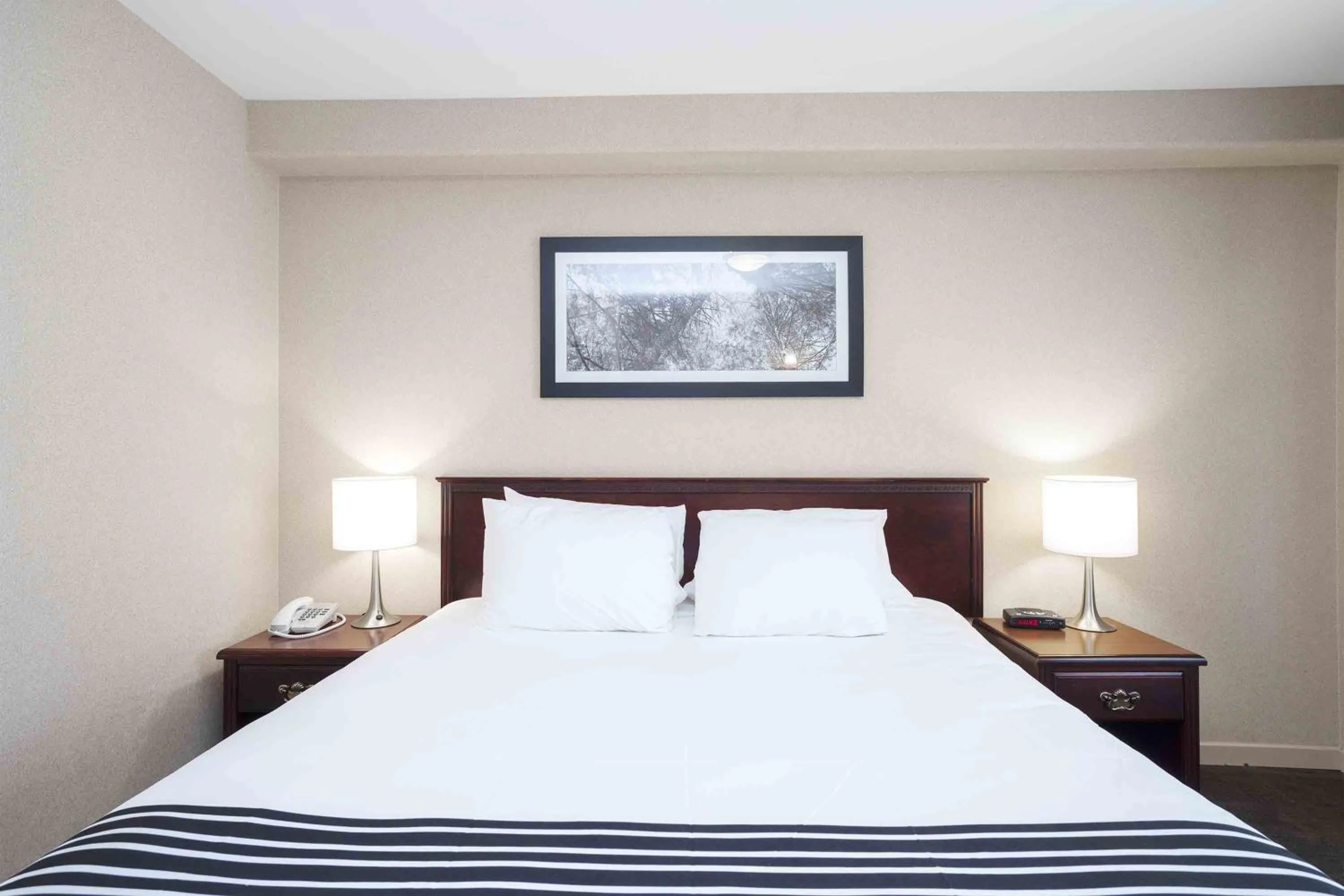 Photo of the whole room, Bed in Sandman Hotel Quesnel