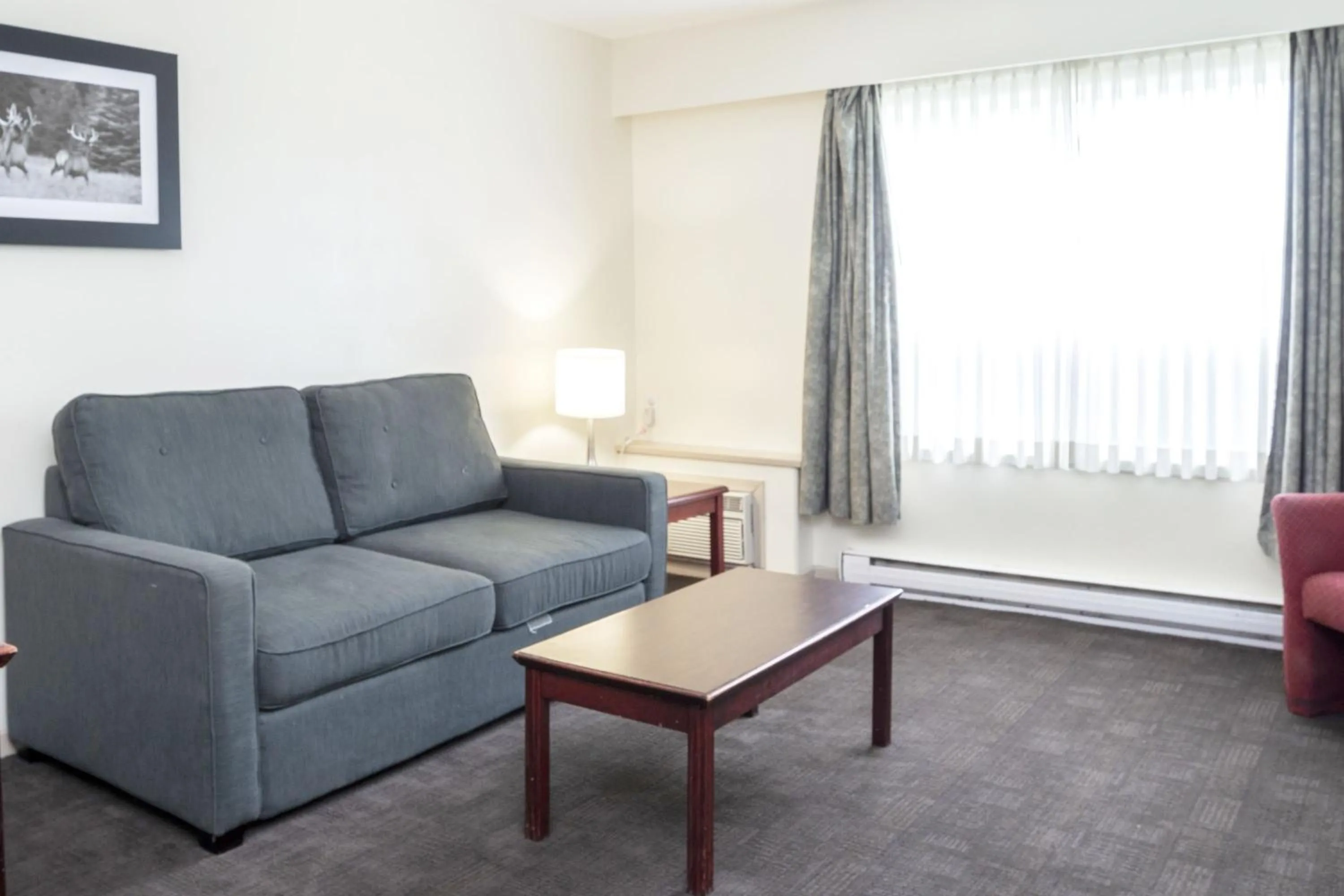 Photo of the whole room in Sandman Hotel Quesnel