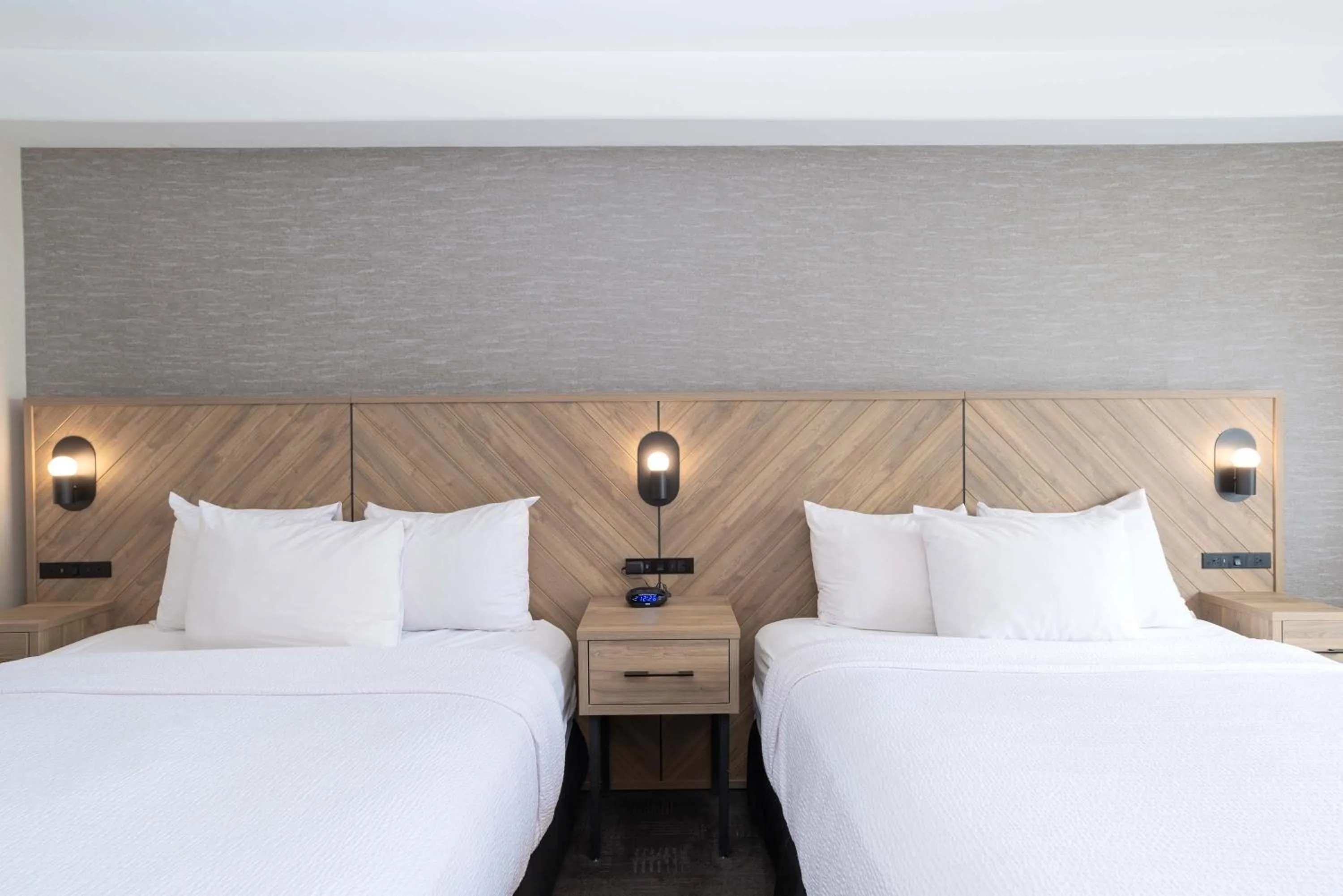 Photo of the whole room, Bed in Sandman Hotel Quesnel