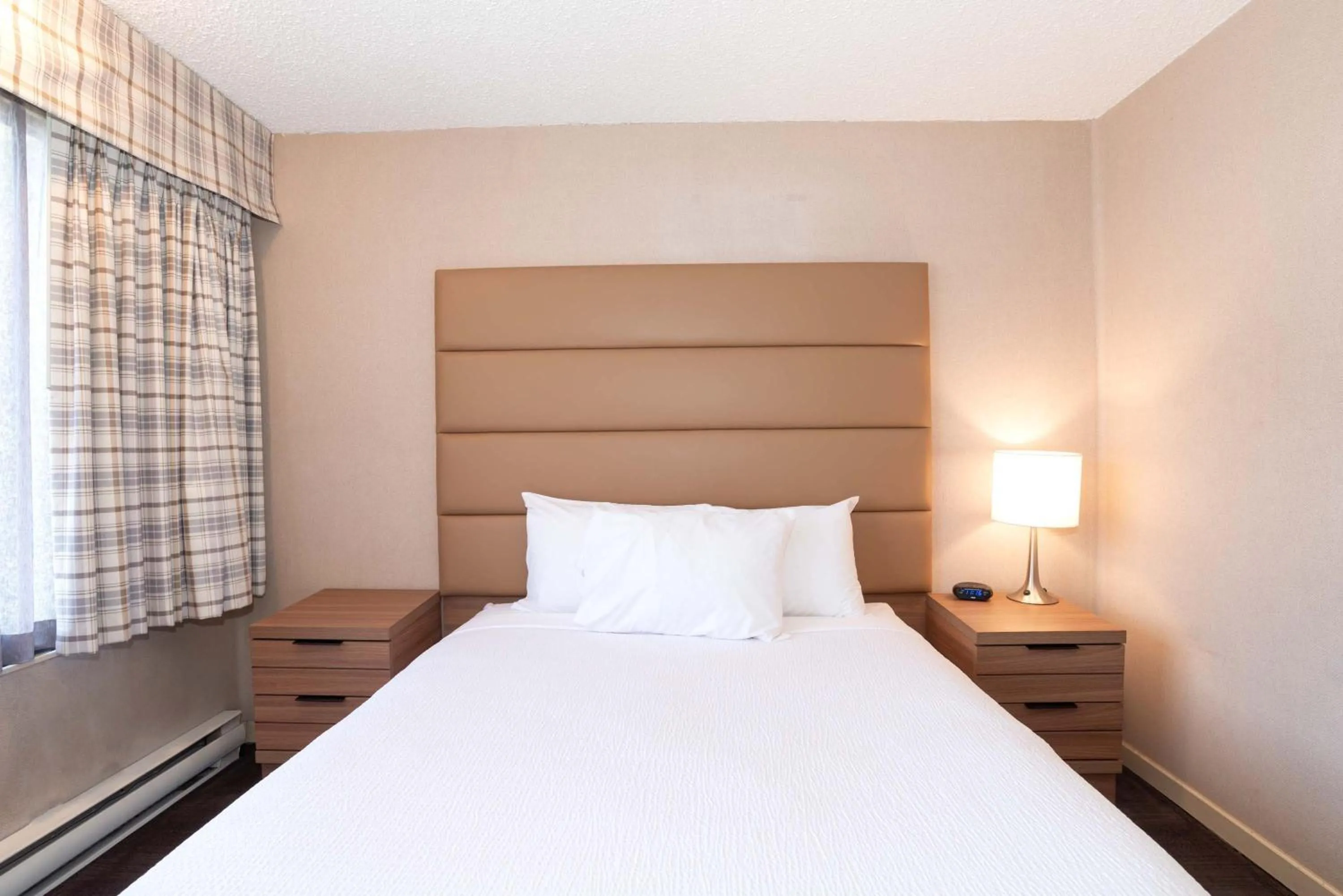 Photo of the whole room, Bed in Sandman Hotel Terrace