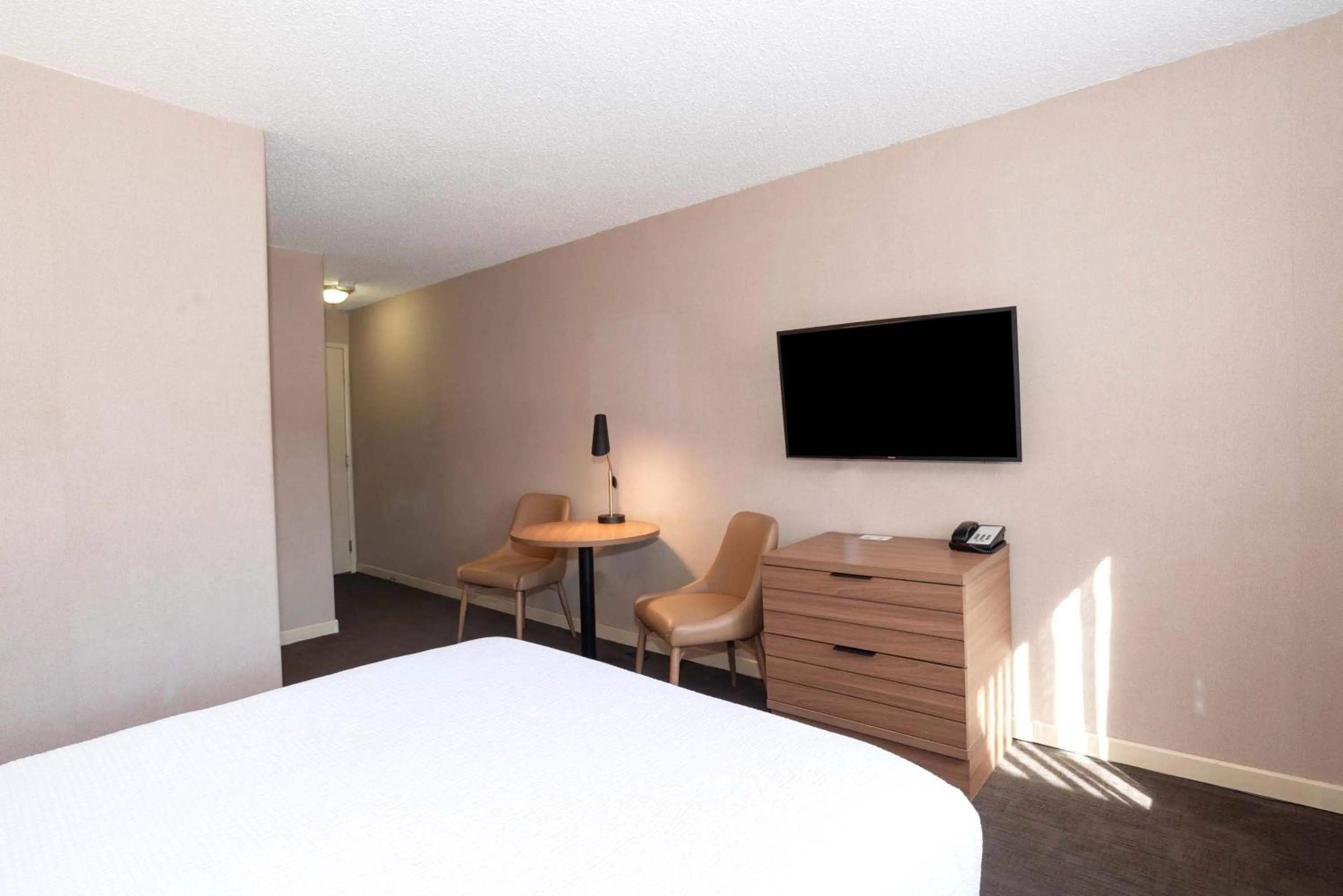 Photo of the whole room, Bed in Sandman Hotel Terrace