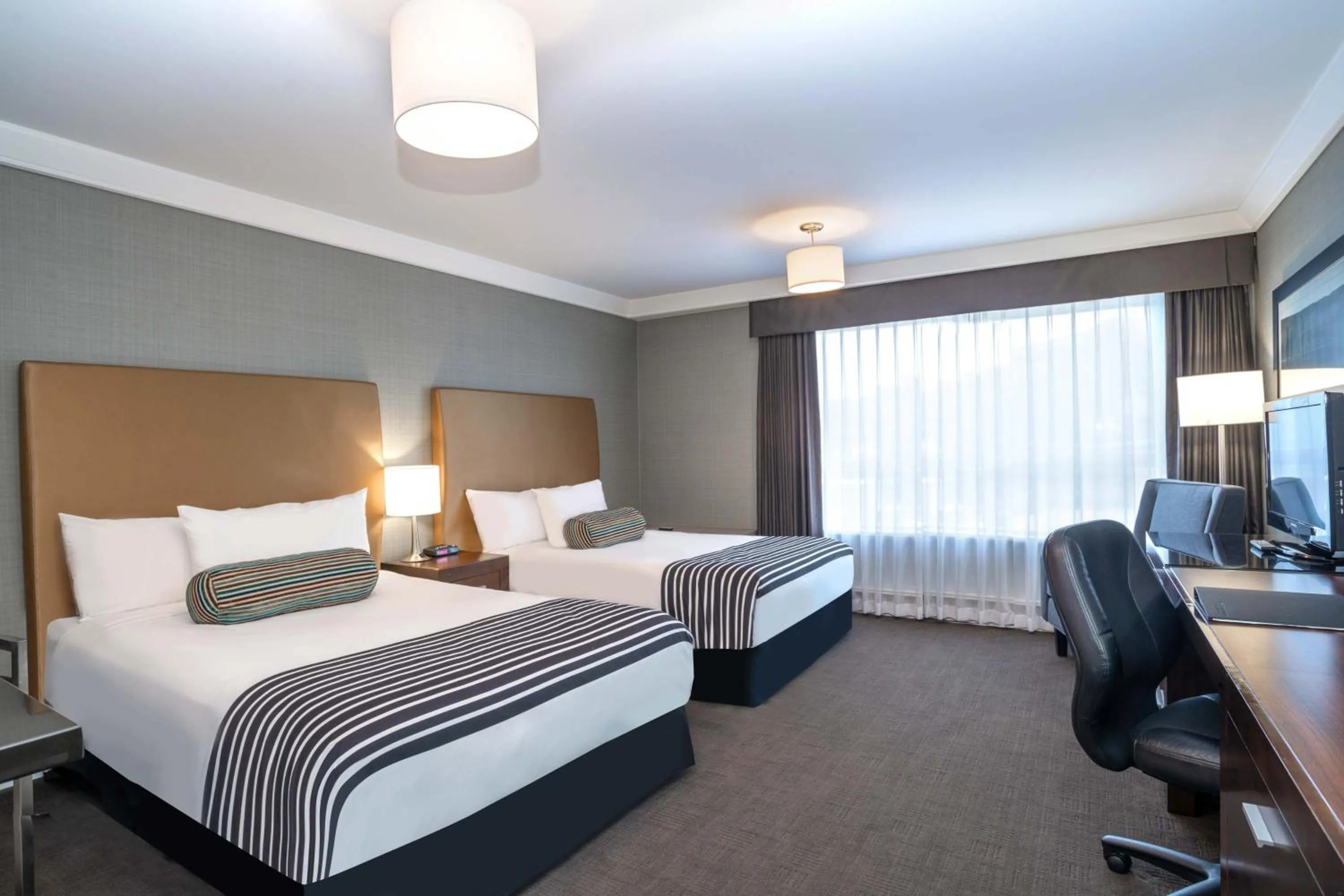 Photo of the whole room, Bed in Sandman Hotel Vernon