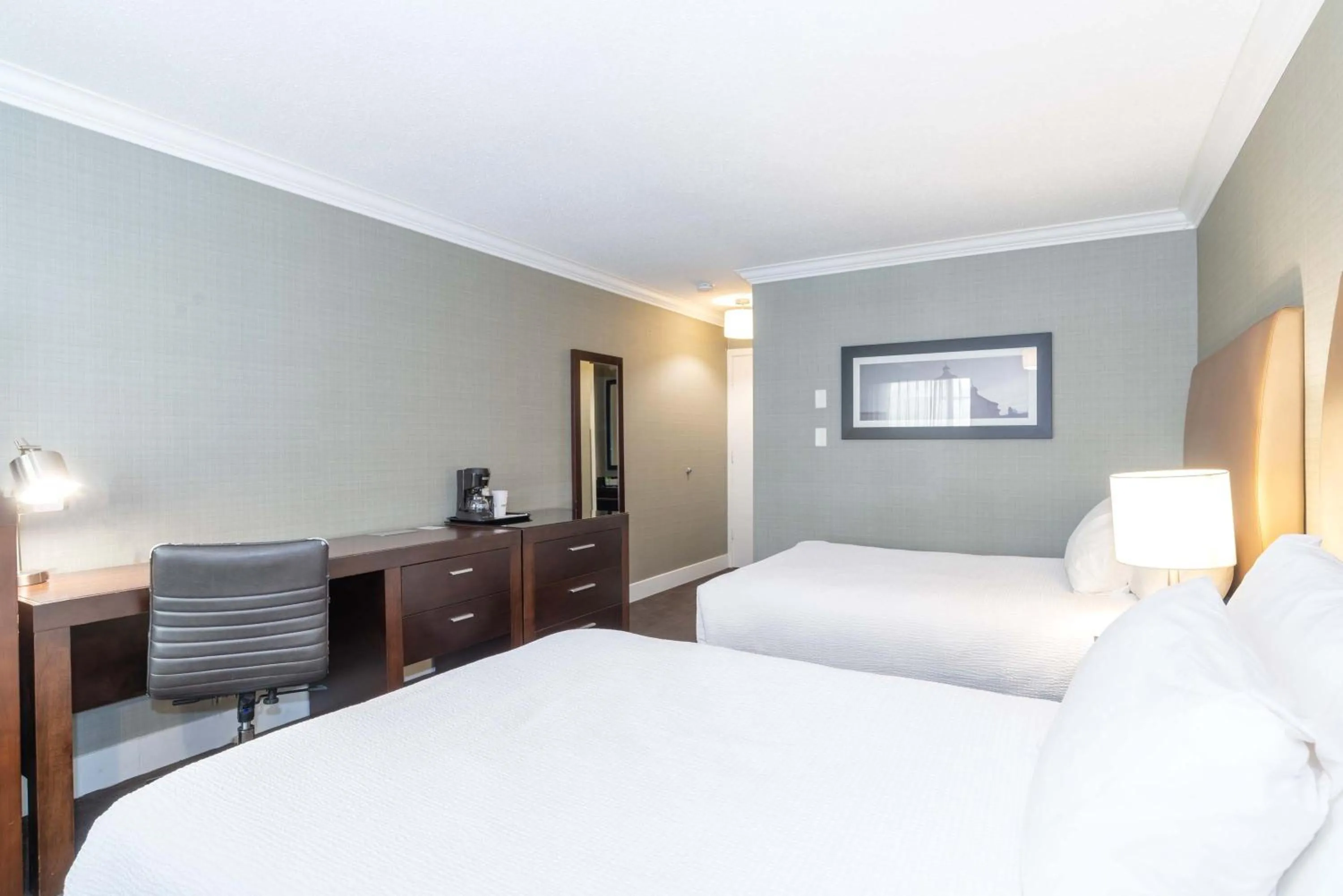 Photo of the whole room, Bed in Sandman Hotel Vernon