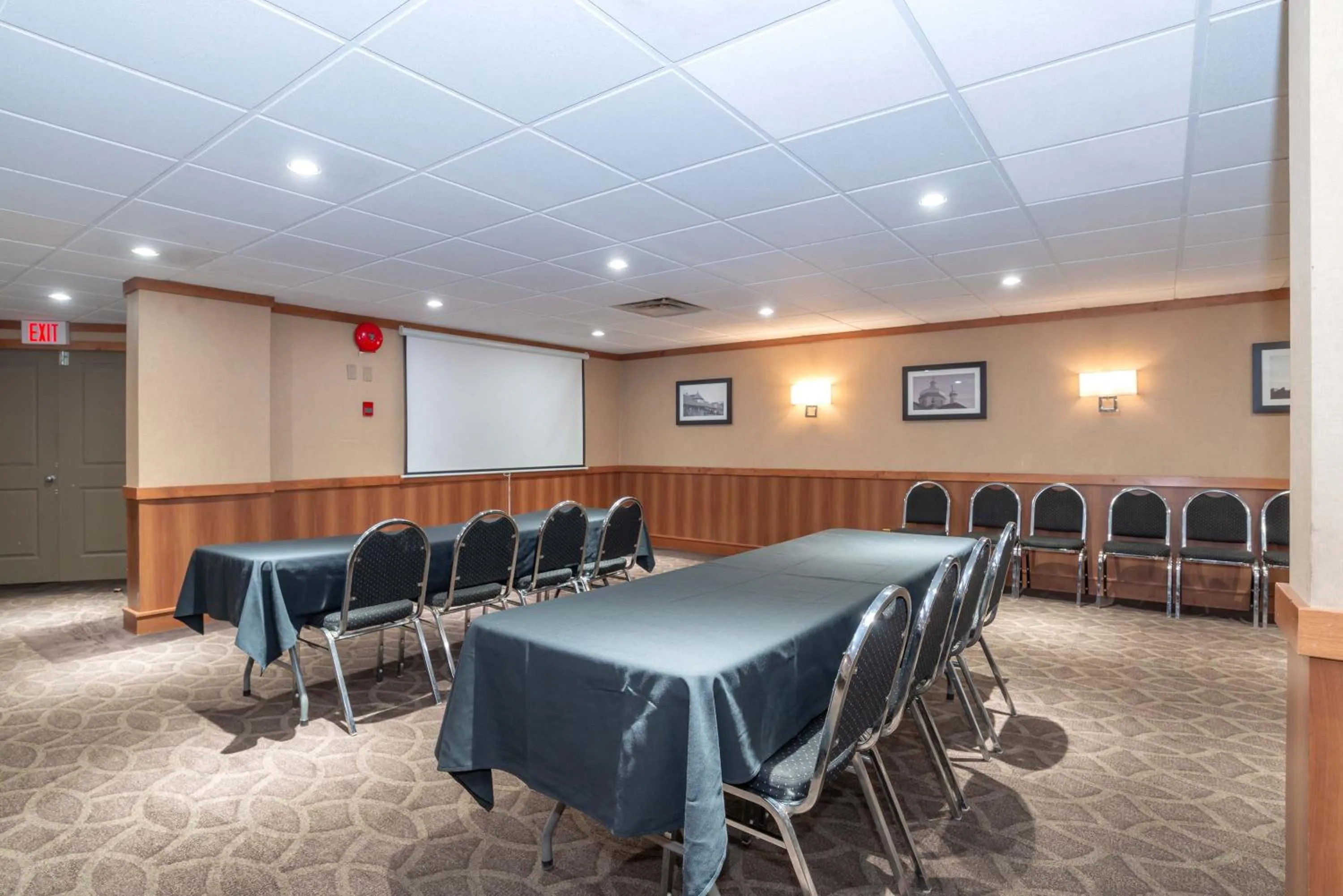 Meeting/conference room in Sandman Hotel Vernon