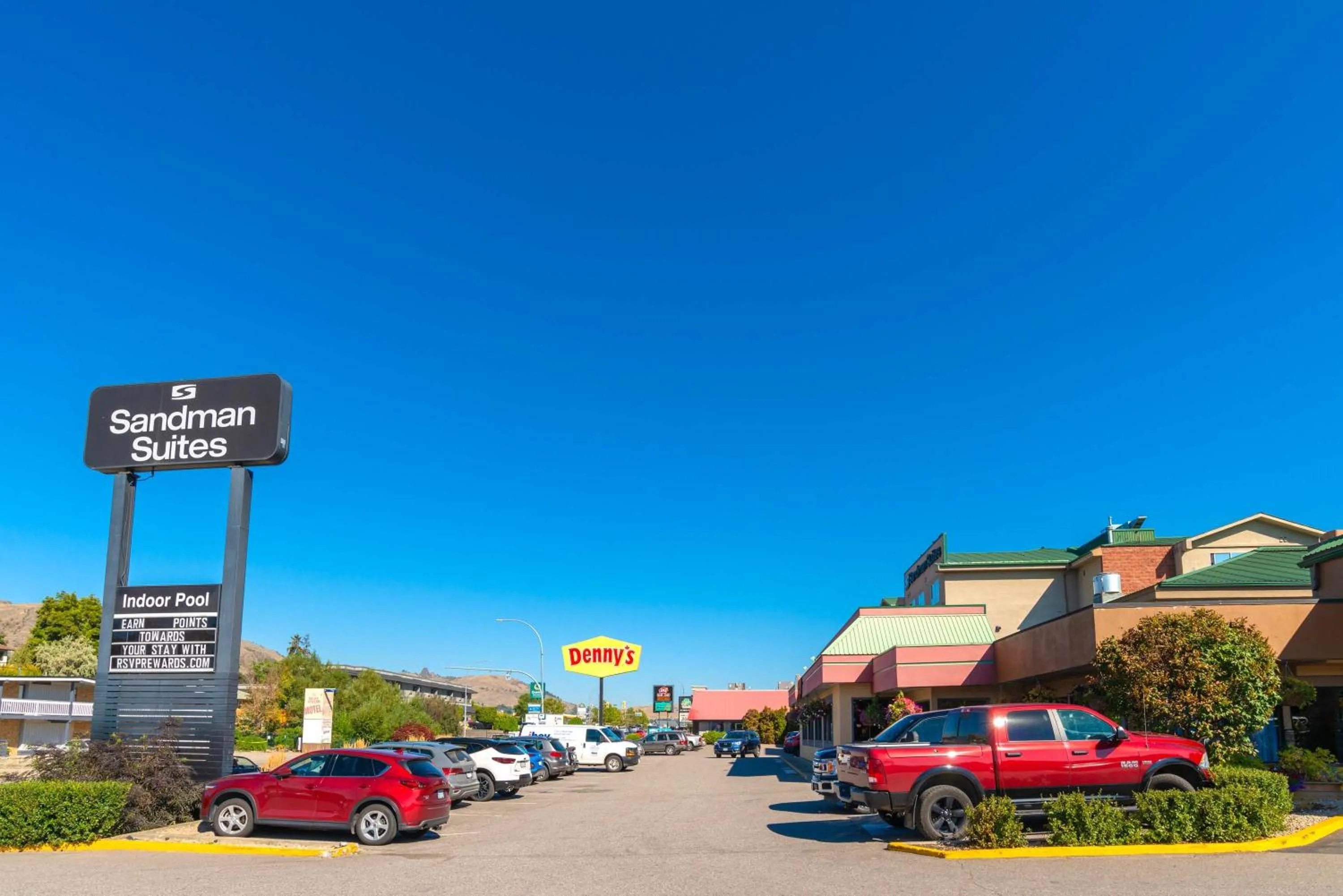 Property building in Sandman Hotel Vernon