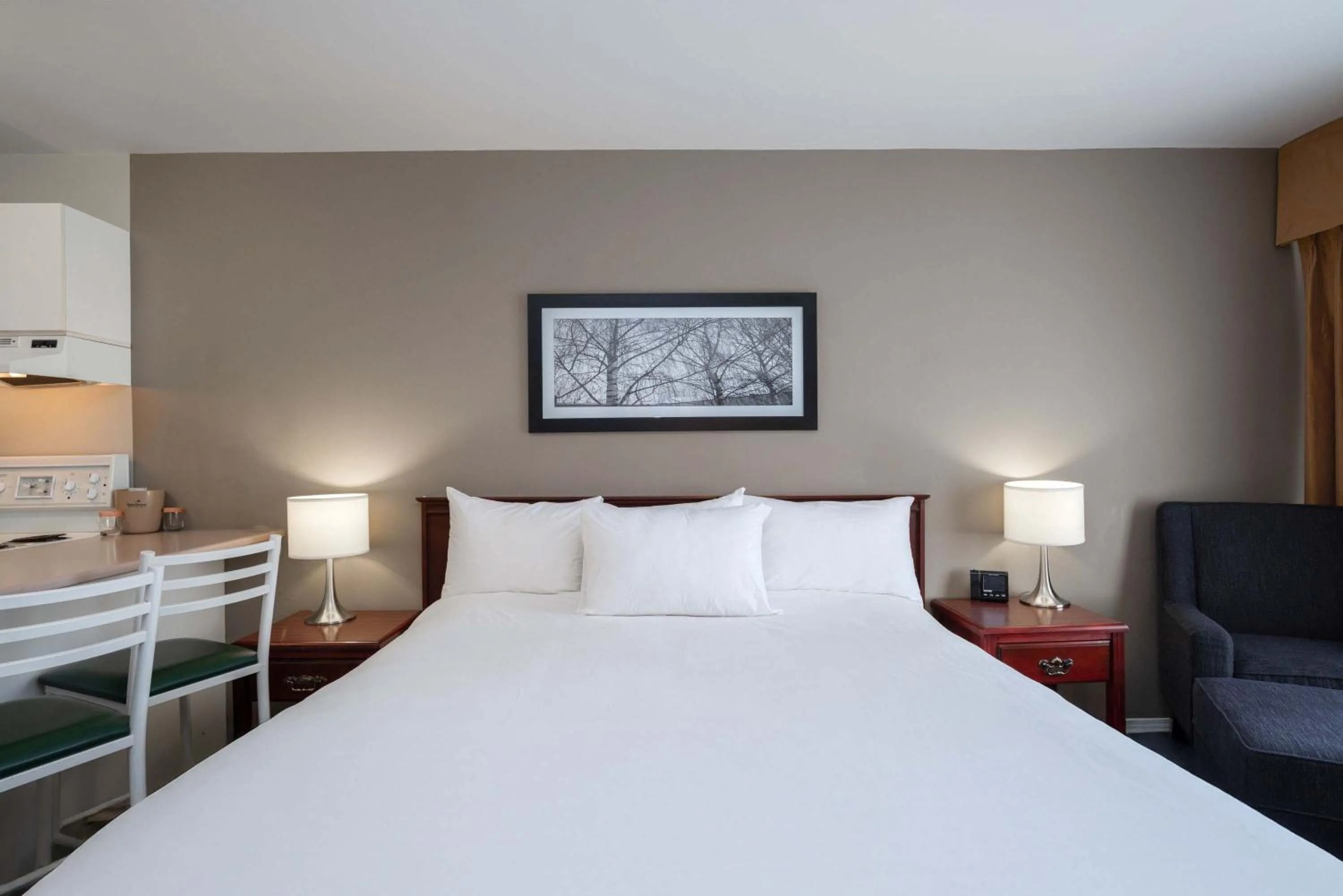 Photo of the whole room, Bed in Sandman Hotel & Suites Williams Lake