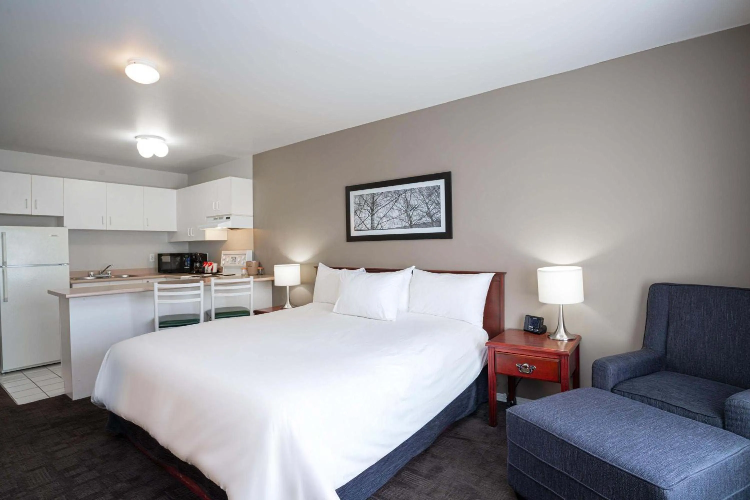 Photo of the whole room, Bed in Sandman Hotel & Suites Williams Lake