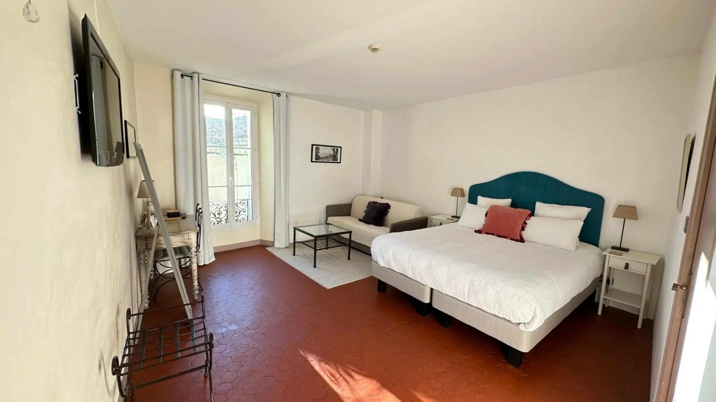 Superior Room (3-4 People) in Logis Hôtel la Vallée de l'Arc Superior Room (3-4 People) in Logis Hôtel la Vallée de l'Arc