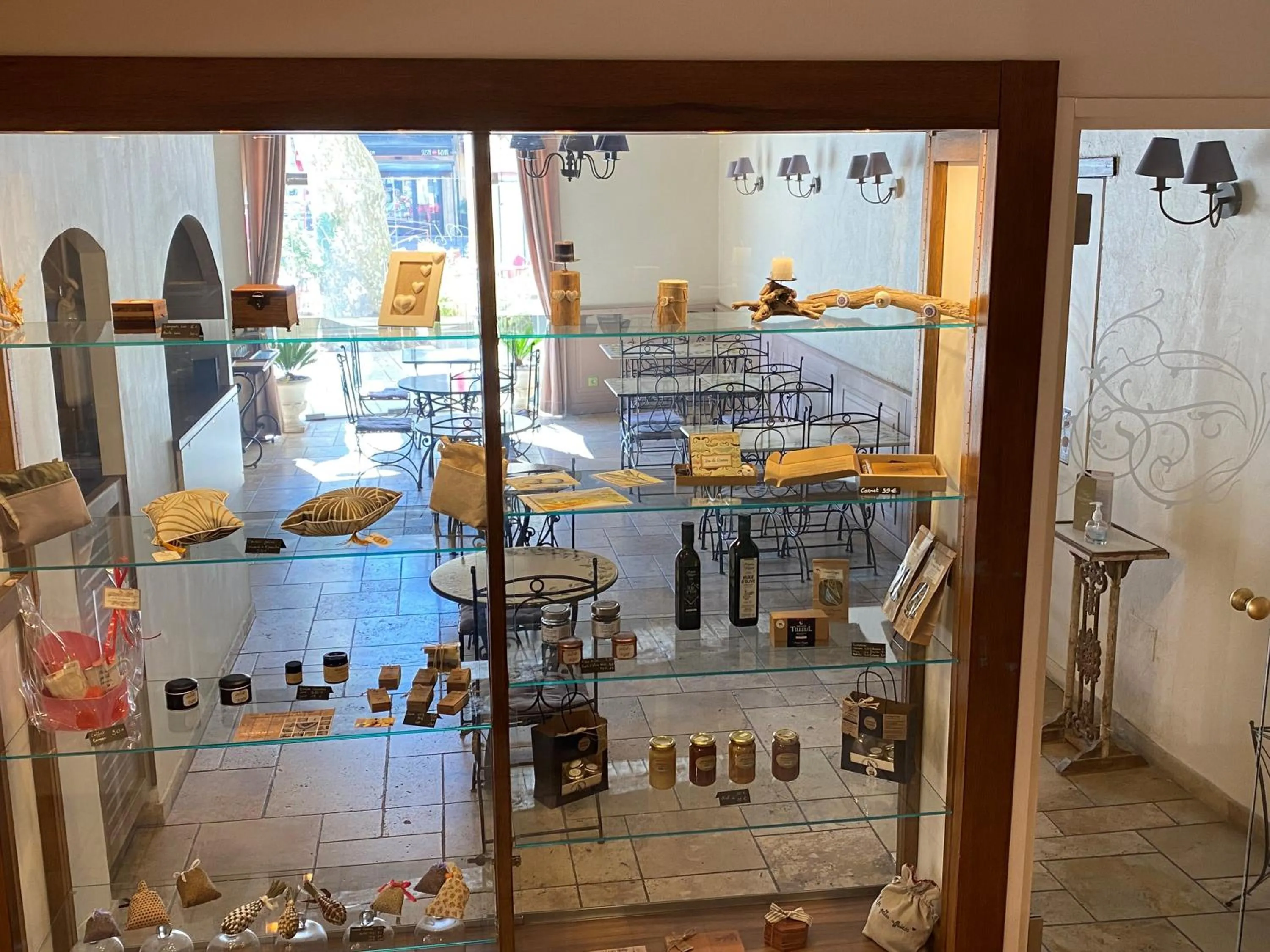 Buffet breakfast in Logis Hôtel la Vallée de l'Arc